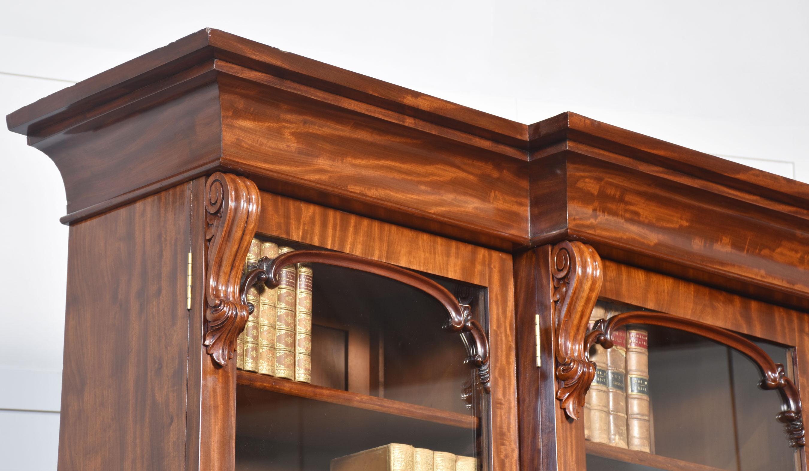 Libreria in mogano del XIX secolo con ante a ribalta in vendita 11