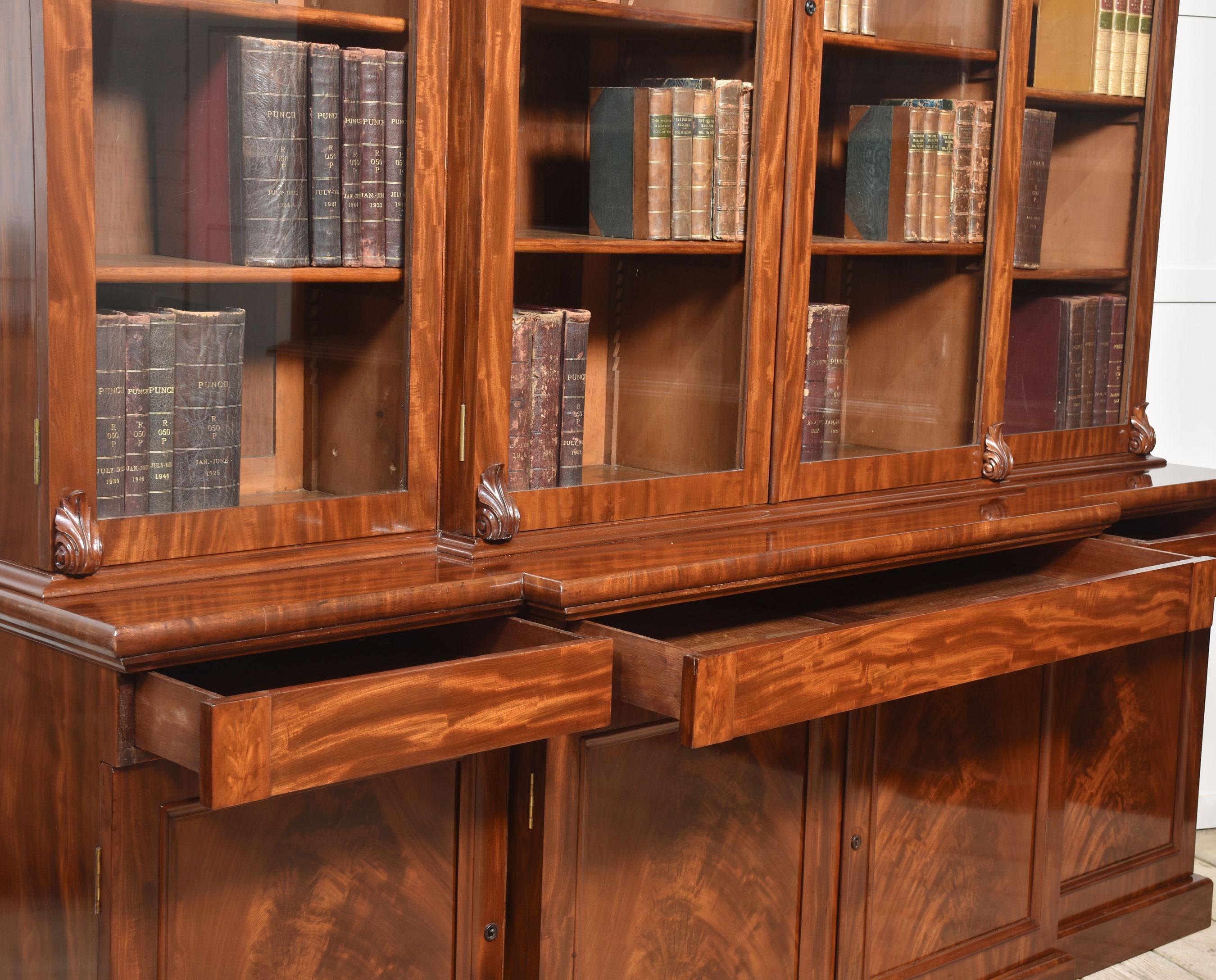 Libreria in mogano del XIX secolo con ante a ribalta in vendita 13