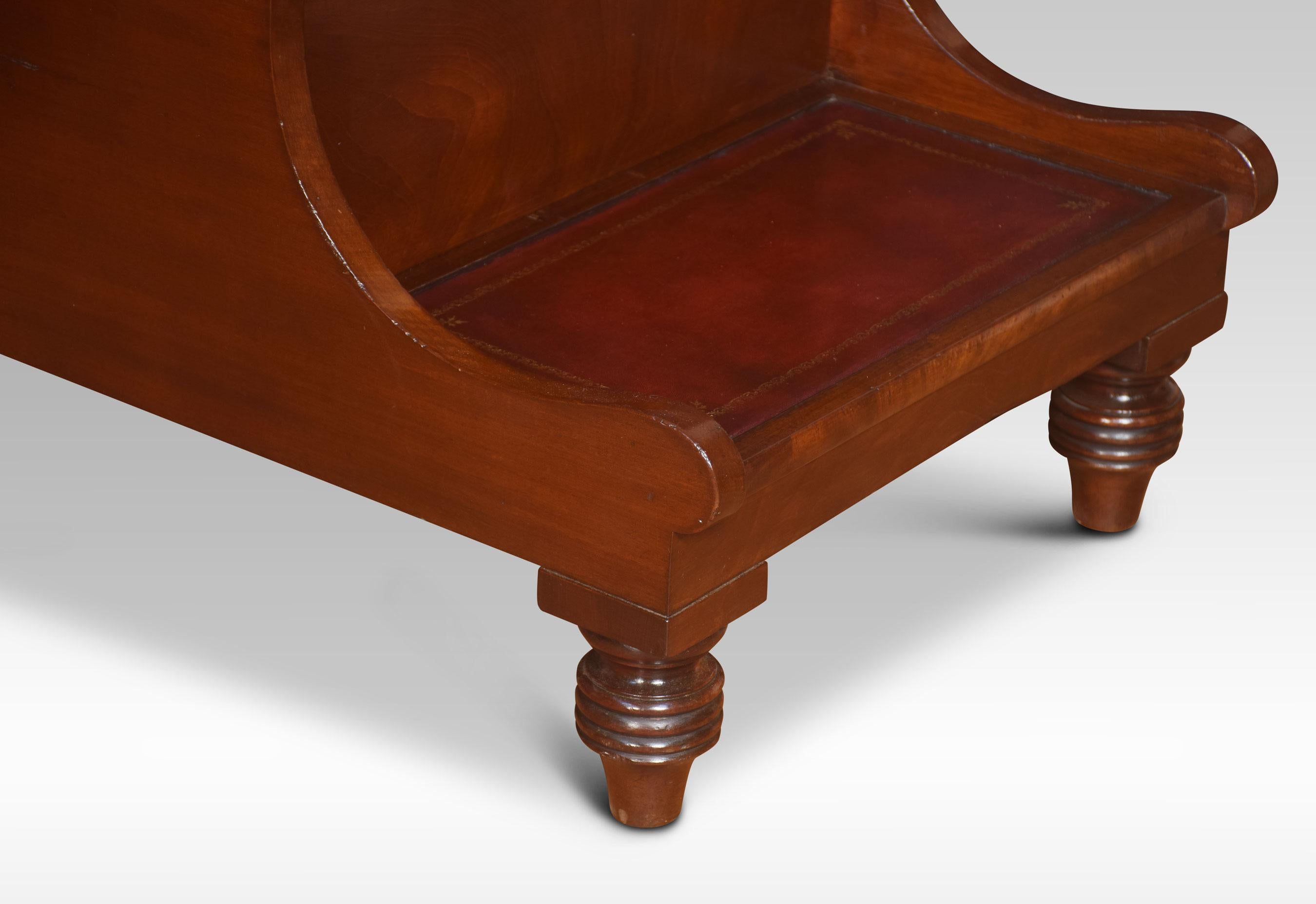 Set of substantial 19th-century mahogany bedside steps, the three treads inset with a replaced burgundy tooled hide. Raised up on four mahogany-turned legs.
Dimensions
Height 30 inches
Width 20.5 inches
Depth 34 inches.