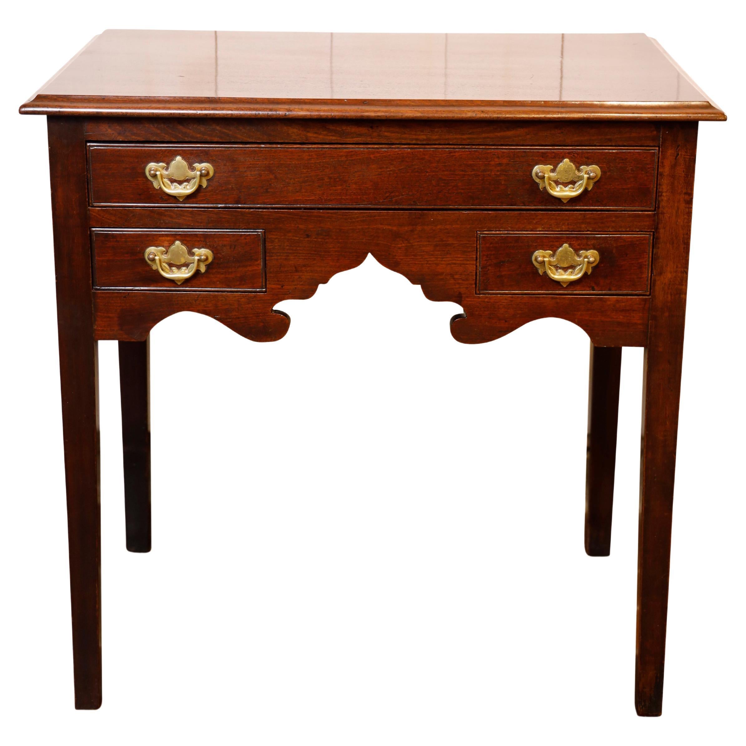 Lowboy in mogano del XIX secolo