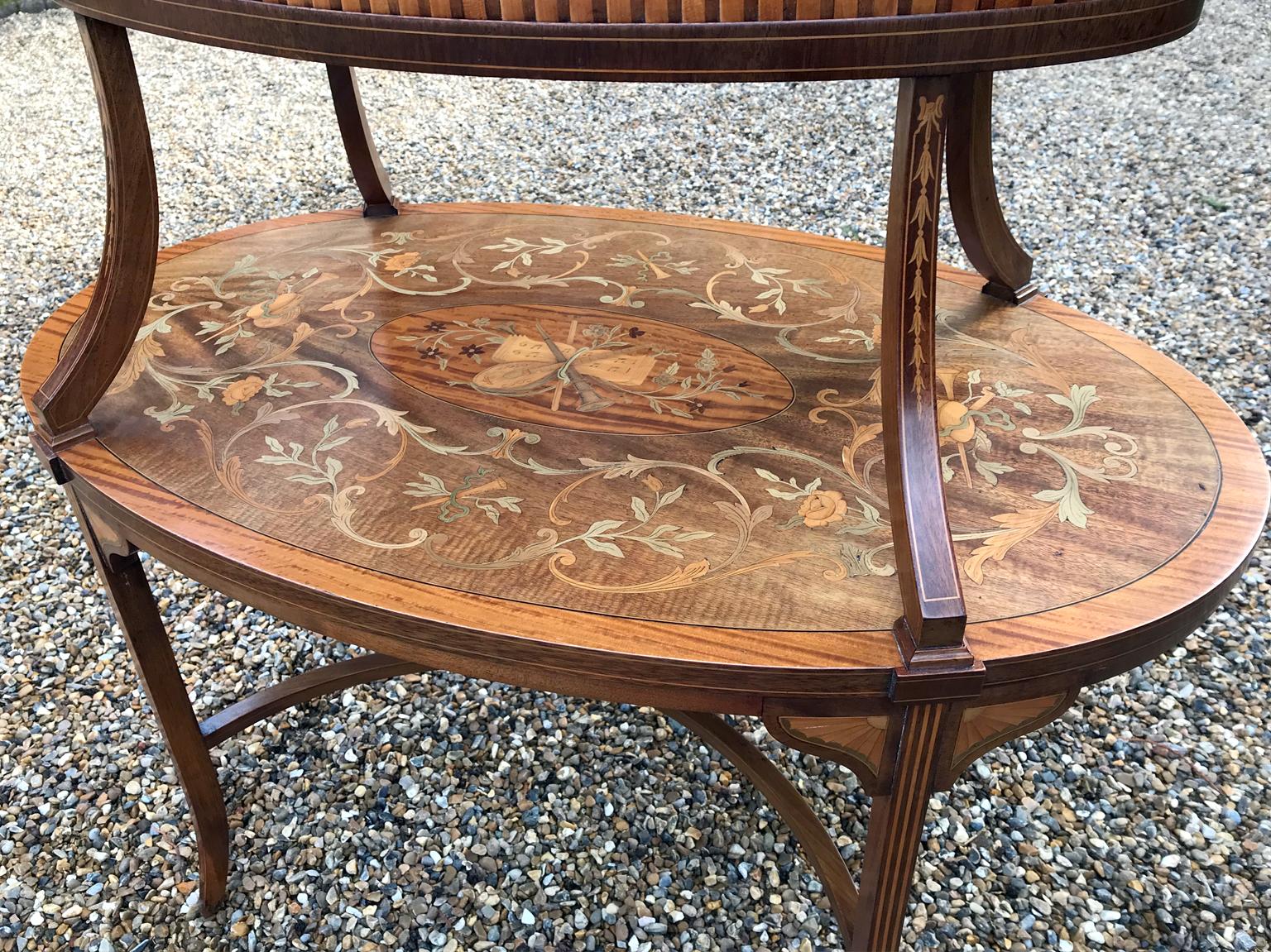 19th Century Mahogany Marquetry Tier Tray Table by S & H Jewell, London In Excellent Condition For Sale In Richmond, London, Surrey