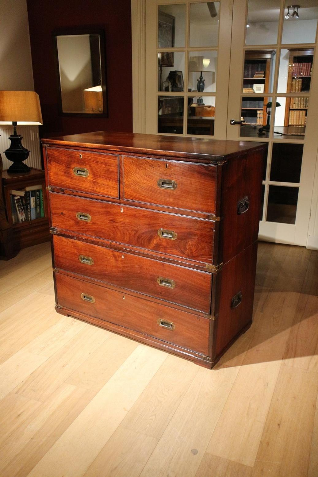 Beautiful large mahogany 2-piece campaign chest of drawers. Entirely in good and original condition. It is not often that all carrying handles on the sides are the original ones. Beautiful deep color of the Mahogany
Origin: Colonial India
Period: