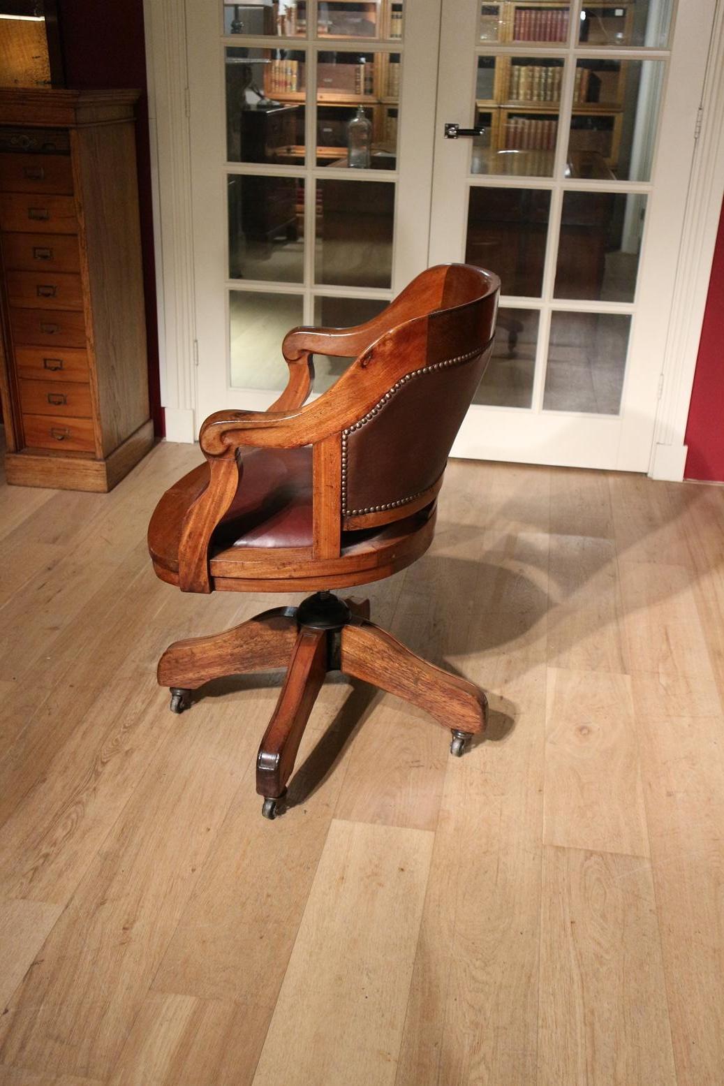 English 19th Century Mahogany Office Chair