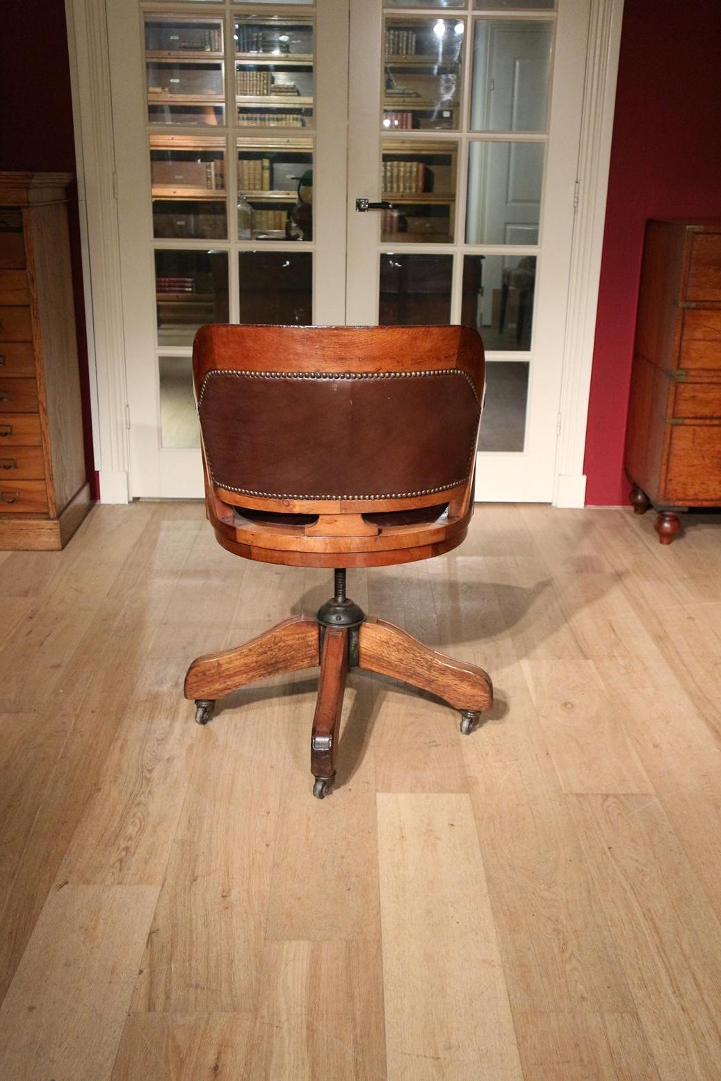 19th Century Mahogany Office Chair In Good Condition In Eindhoven, NL