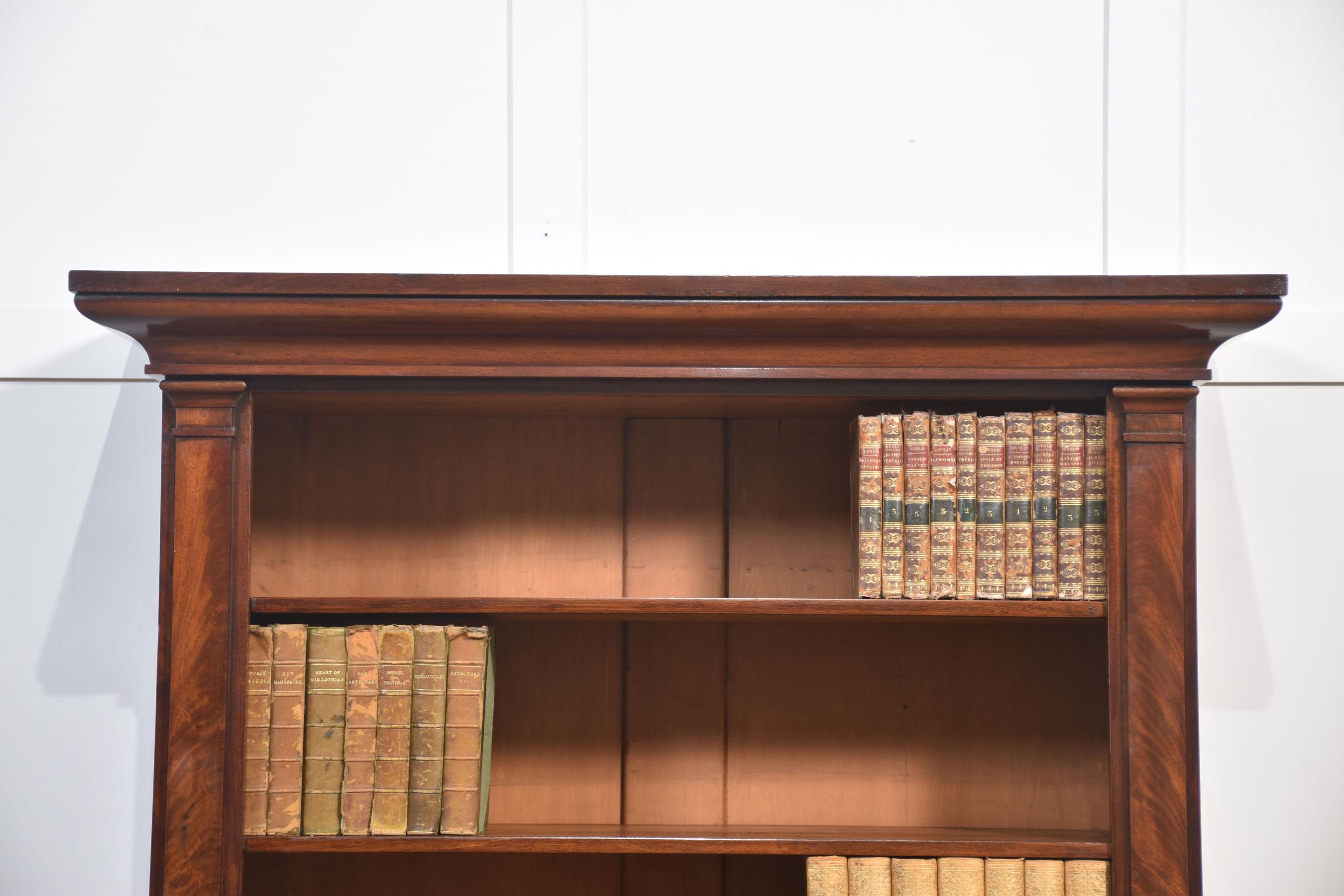 Britannico Libreria a giorno in mogano del XIX secolo in vendita
