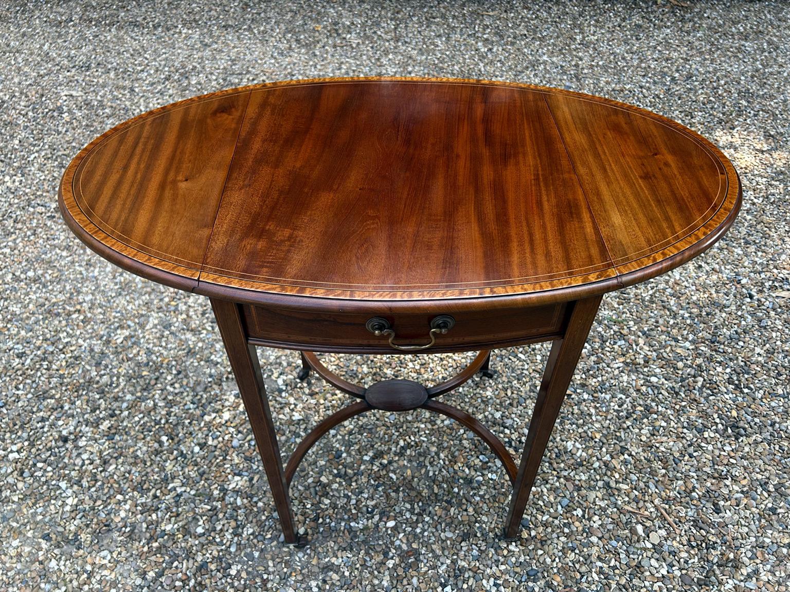 Table ovale Pembroke en acajou du XIXe siècle Bon état - En vente à Richmond, Surrey
