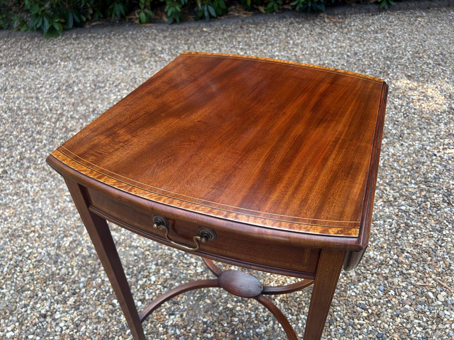 Acajou Table ovale Pembroke en acajou du XIXe siècle en vente