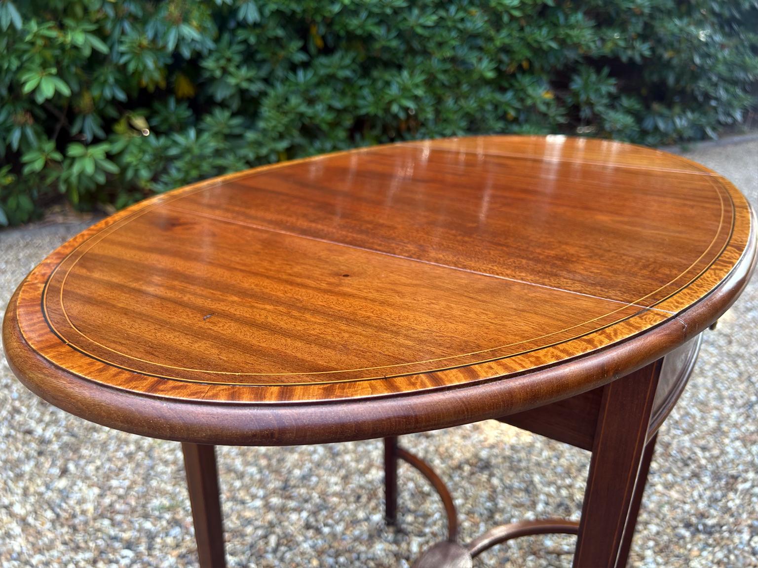 Table ovale Pembroke en acajou du XIXe siècle en vente 2