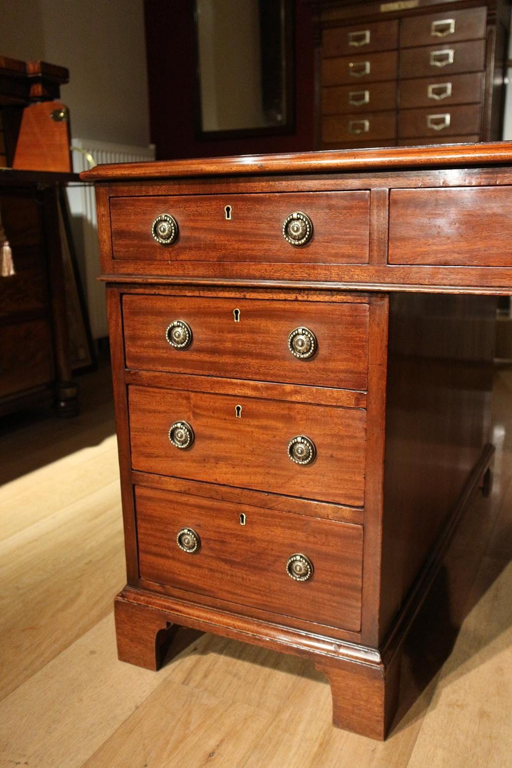 19th Century Mahogany Partners Desk In Good Condition In Eindhoven, NL