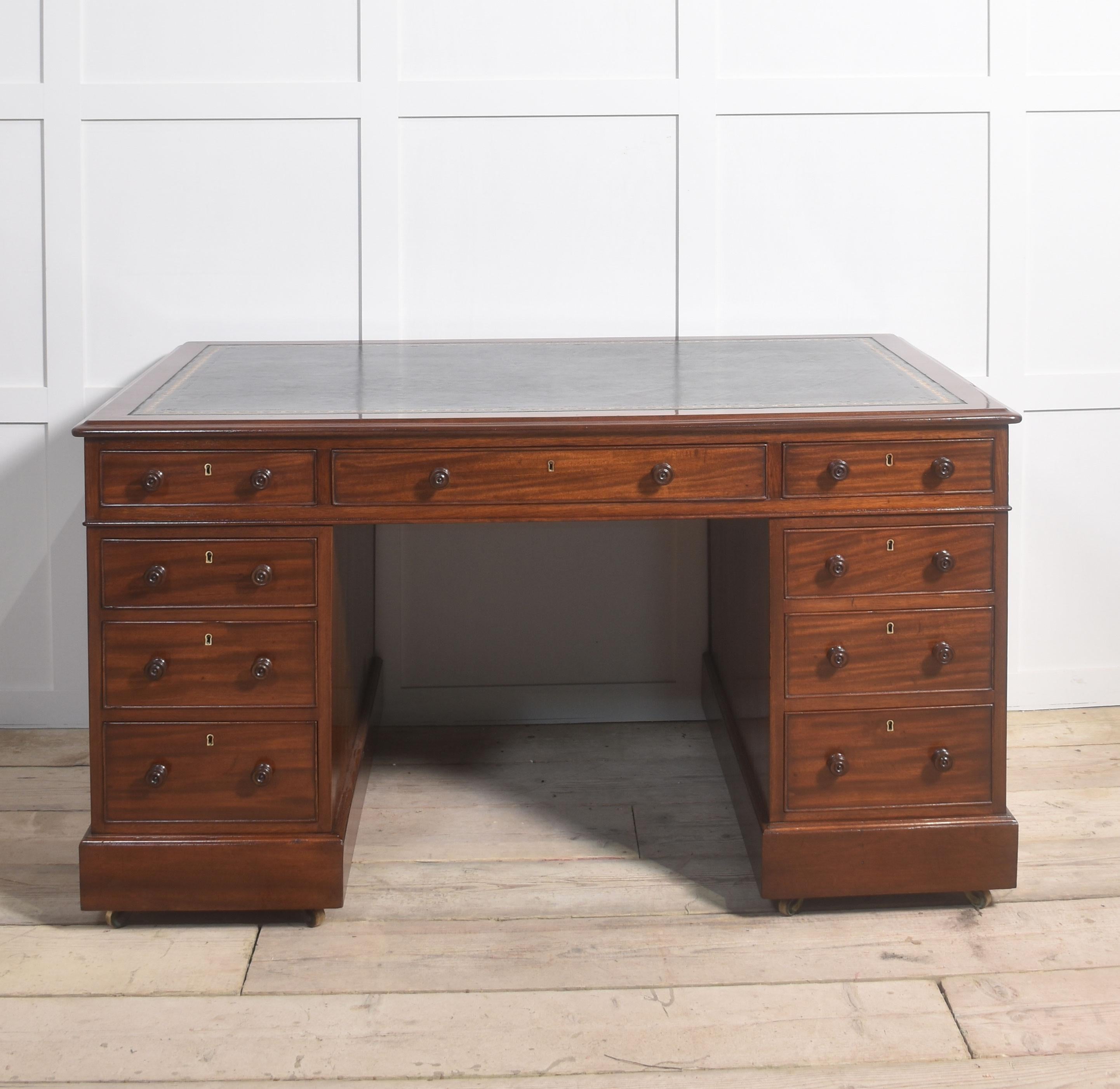 19th century mahogany partners desk In Good Condition In Cheshire, GB