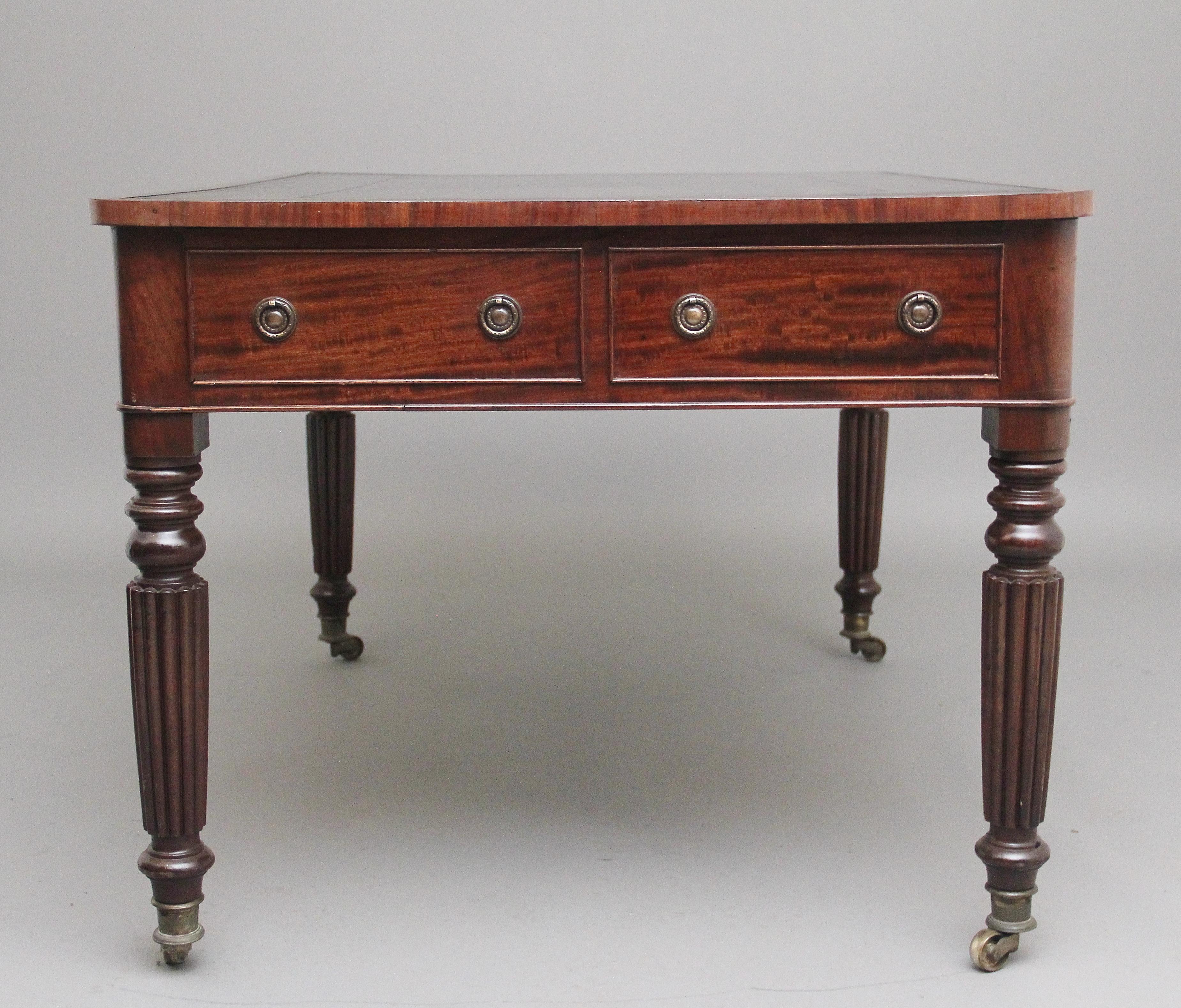 19. Jahrhundert Mahagoni-Partner-Schreibtisch (Mittleres 19. Jahrhundert) im Angebot