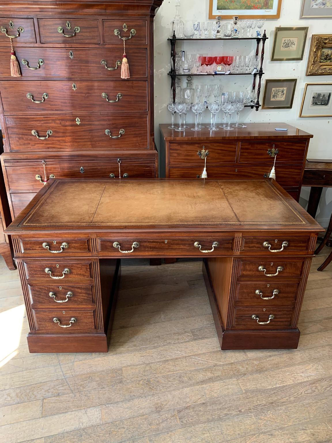 A very high quality 19th century mahogany pedestal desk with tooled leathered writing surface. Nine mahogany lined drawers and original brass swan neck handles on plinth base. Comes apart in three separate sections.

