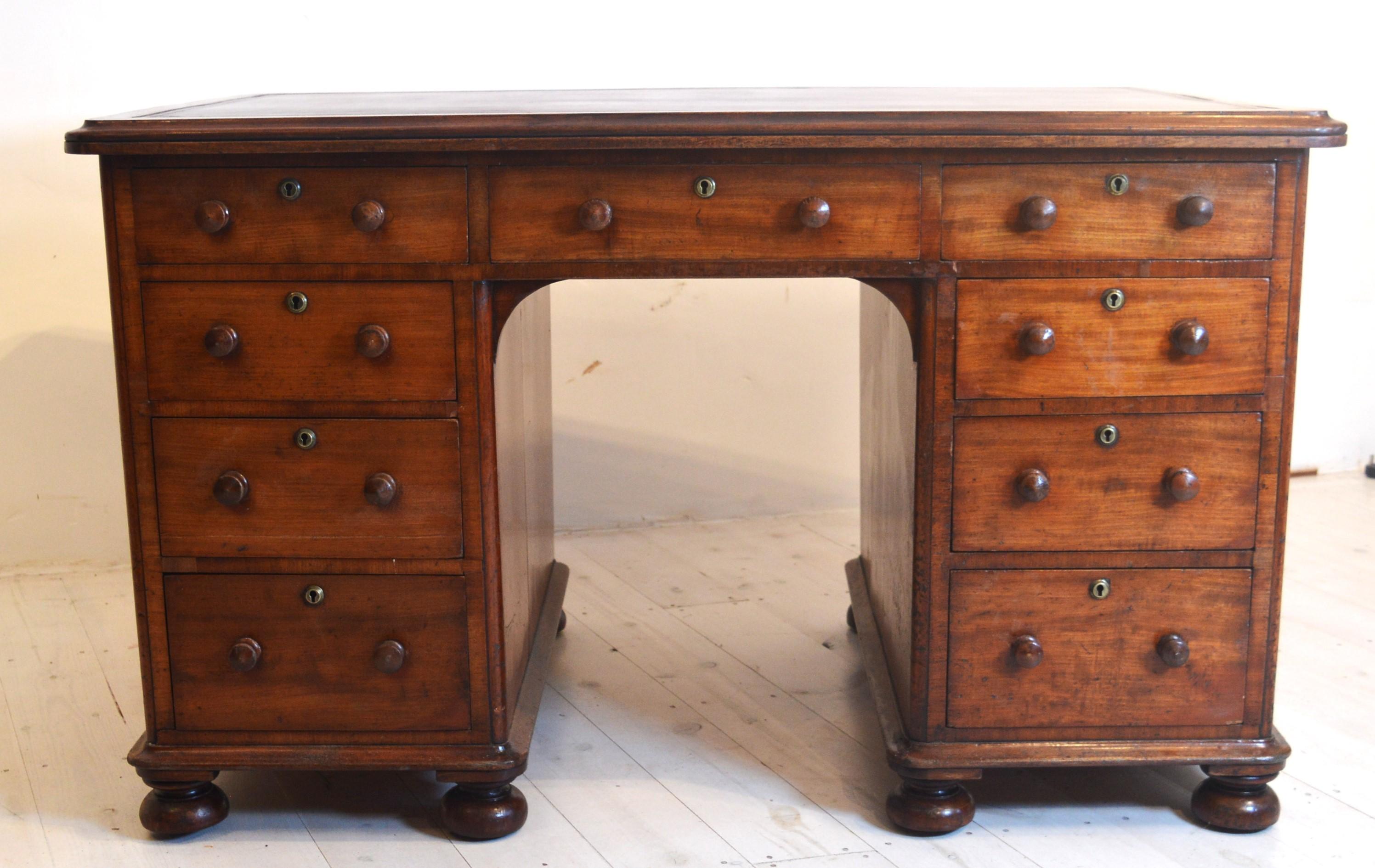 Here we have a very good quality pedestal desk not the usual work type this is constructed as a one piece desk in mahogany. It has a back with mock drawers, a repeat of the front.
It also has turned mahogany knobs all original to the desk this is