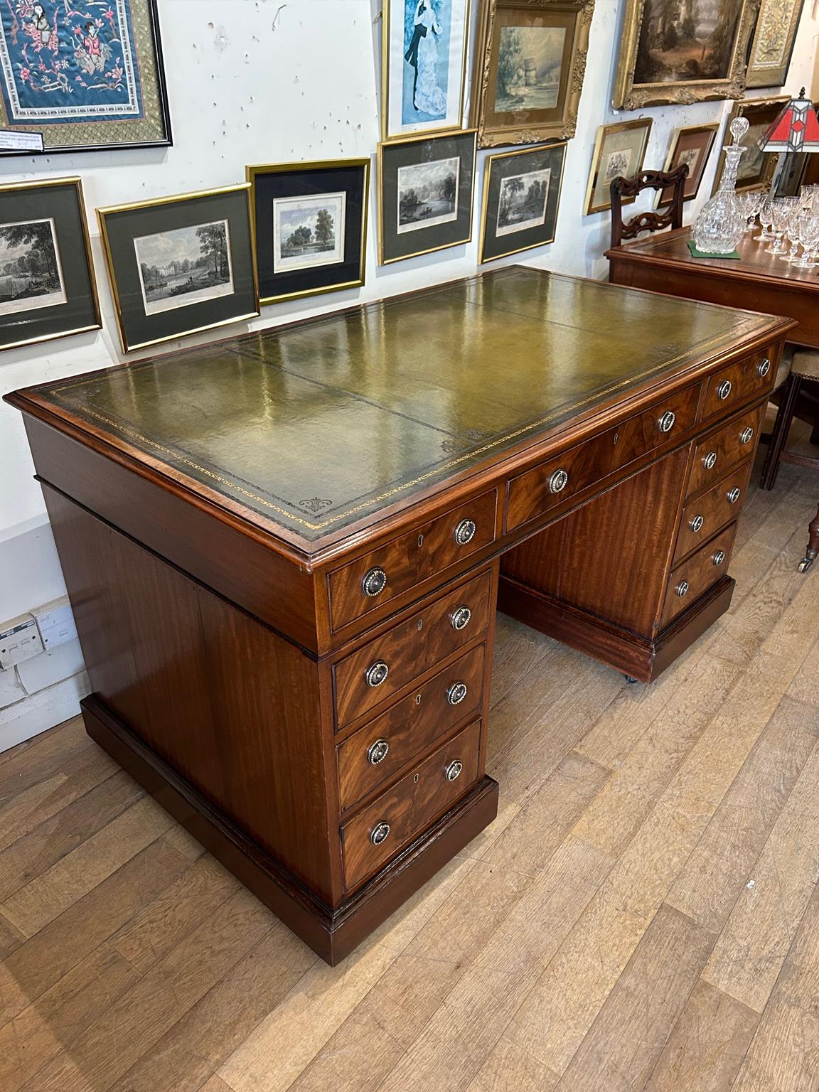 Victorian 19th Century Mahogany Pedestal Desk