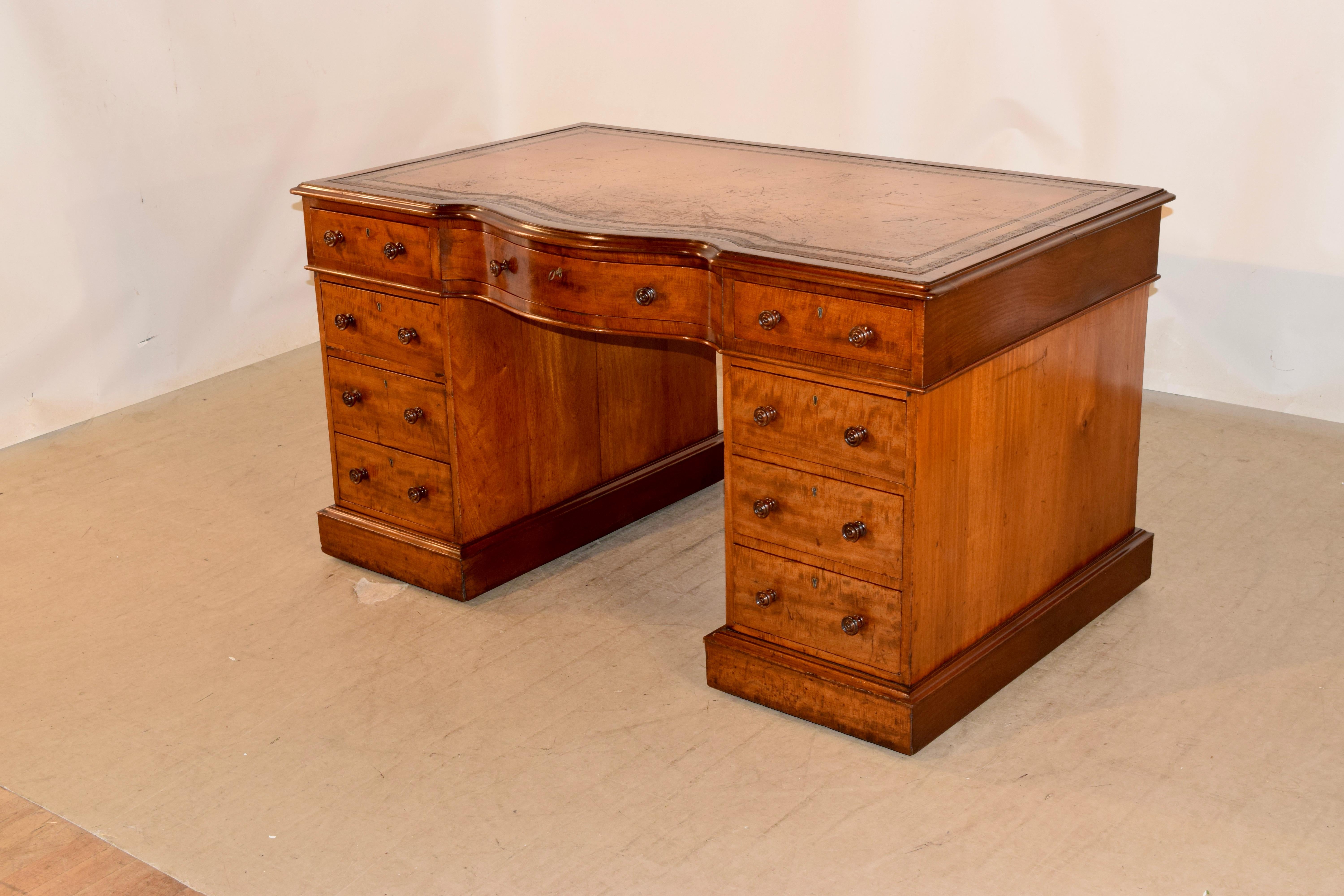 19th Century Mahogany Pedestal Desk In Good Condition For Sale In High Point, NC