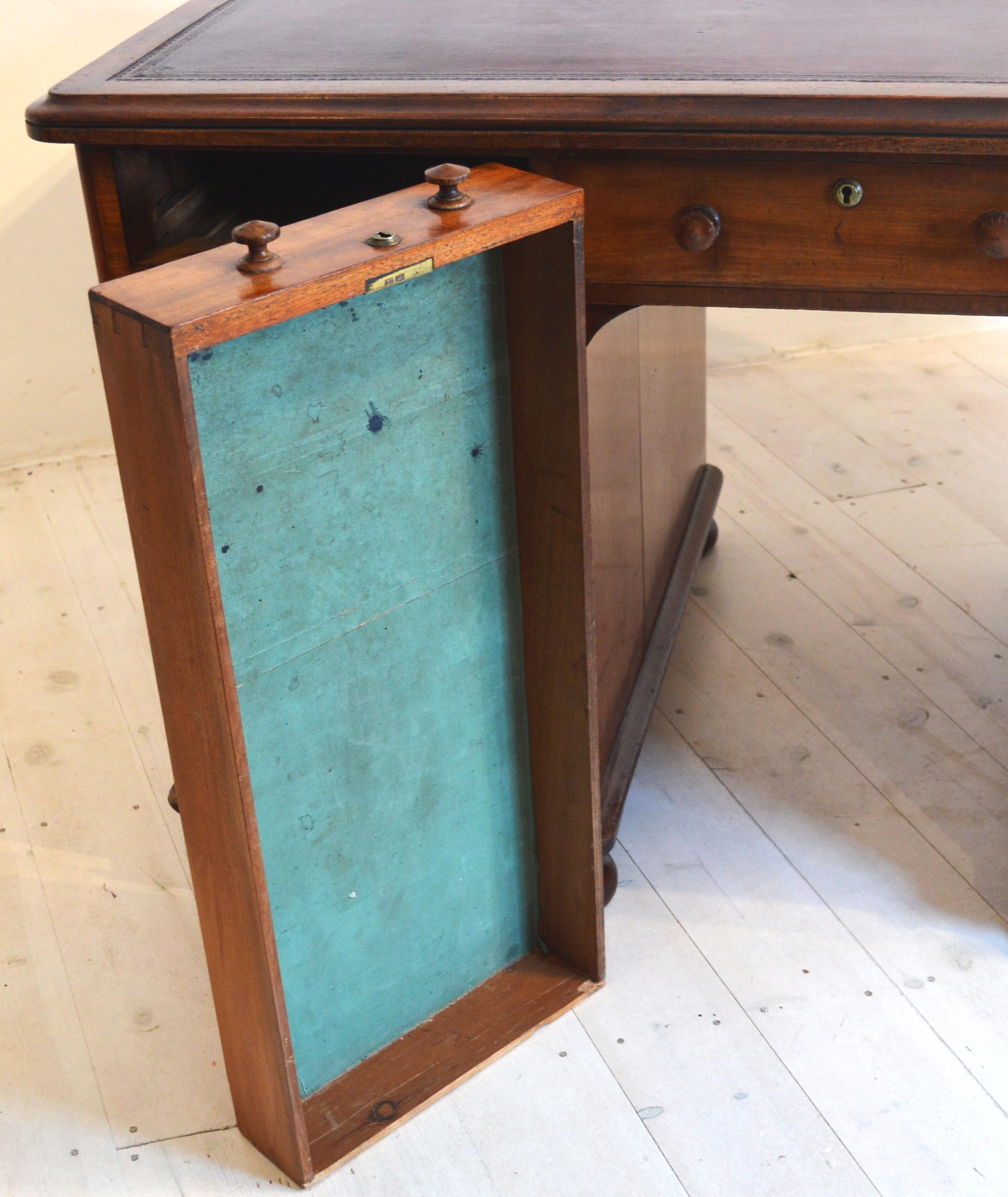 18th Century 19th Century Mahogany pedestal desk For Sale