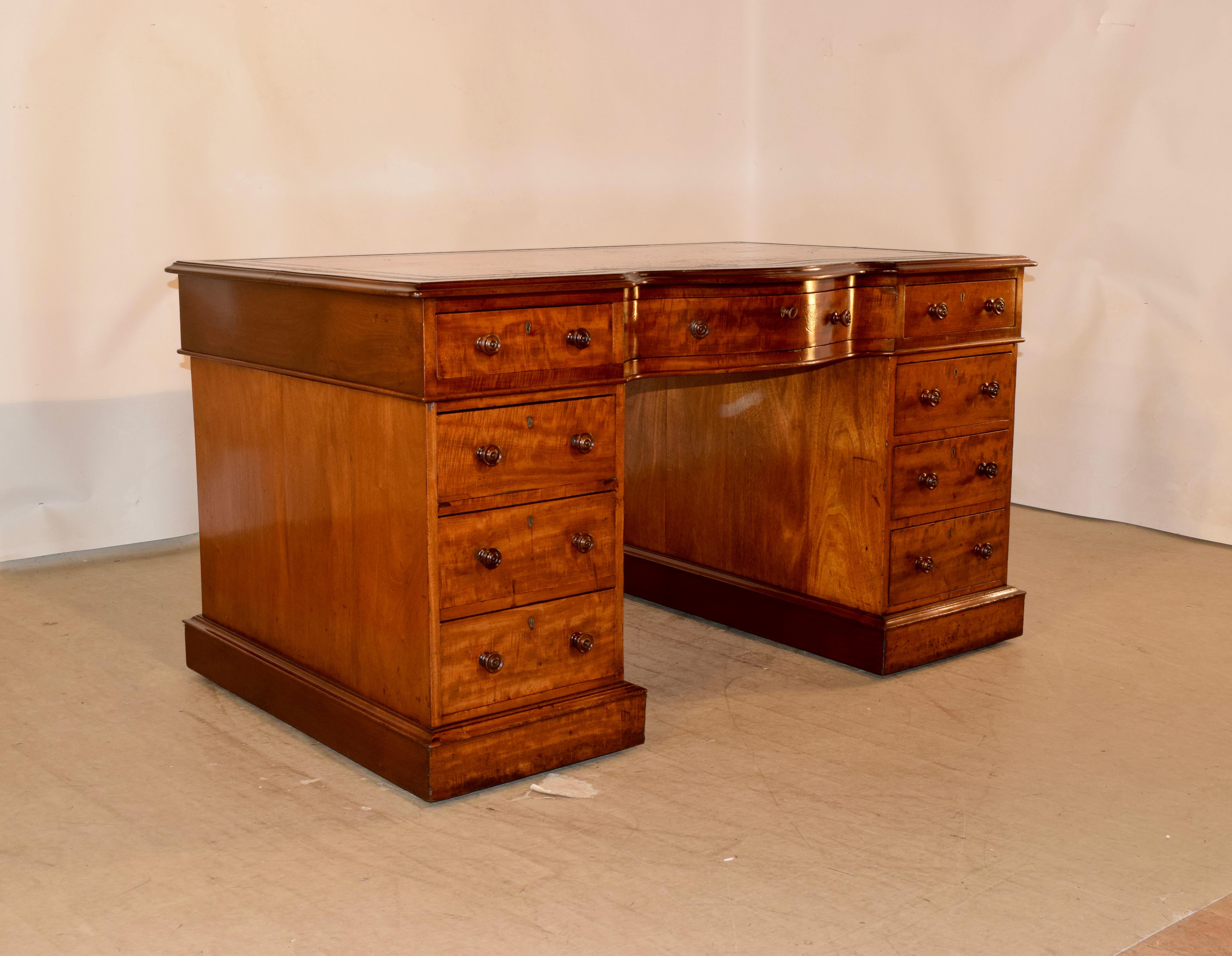 19th Century Mahogany Pedestal Desk For Sale 1