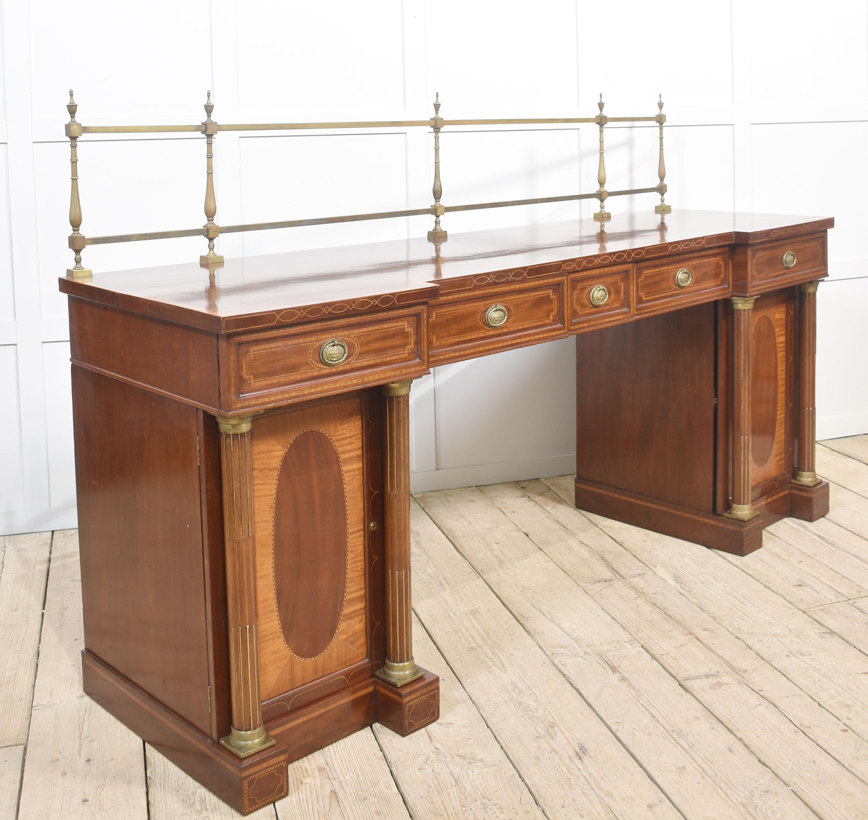 Buffet à piédestal en acajou marqueté du 19e siècle en vente 3