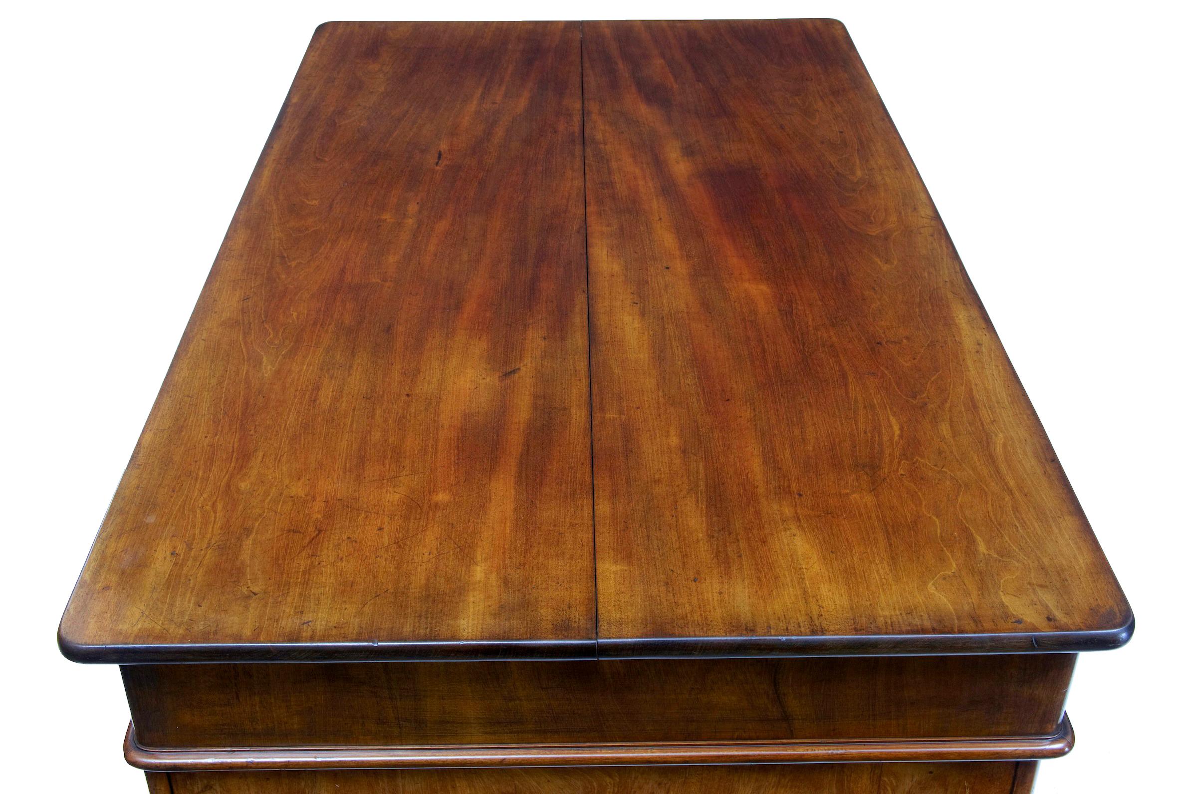 Woodwork 19th Century Mahogany Pedestal Kneehole Desk