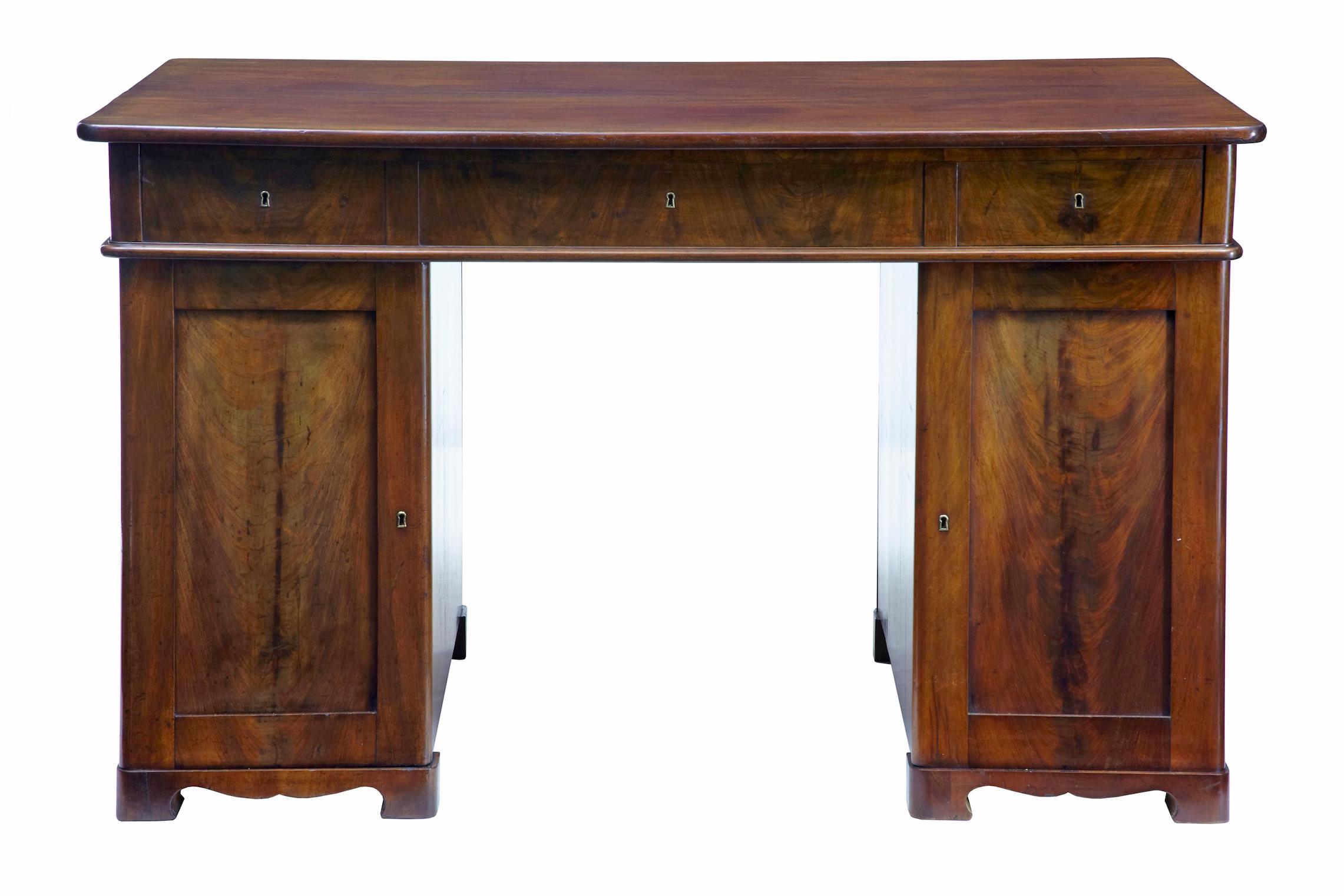 19th Century Mahogany Pedestal Kneehole Desk In Good Condition In Debenham, Suffolk