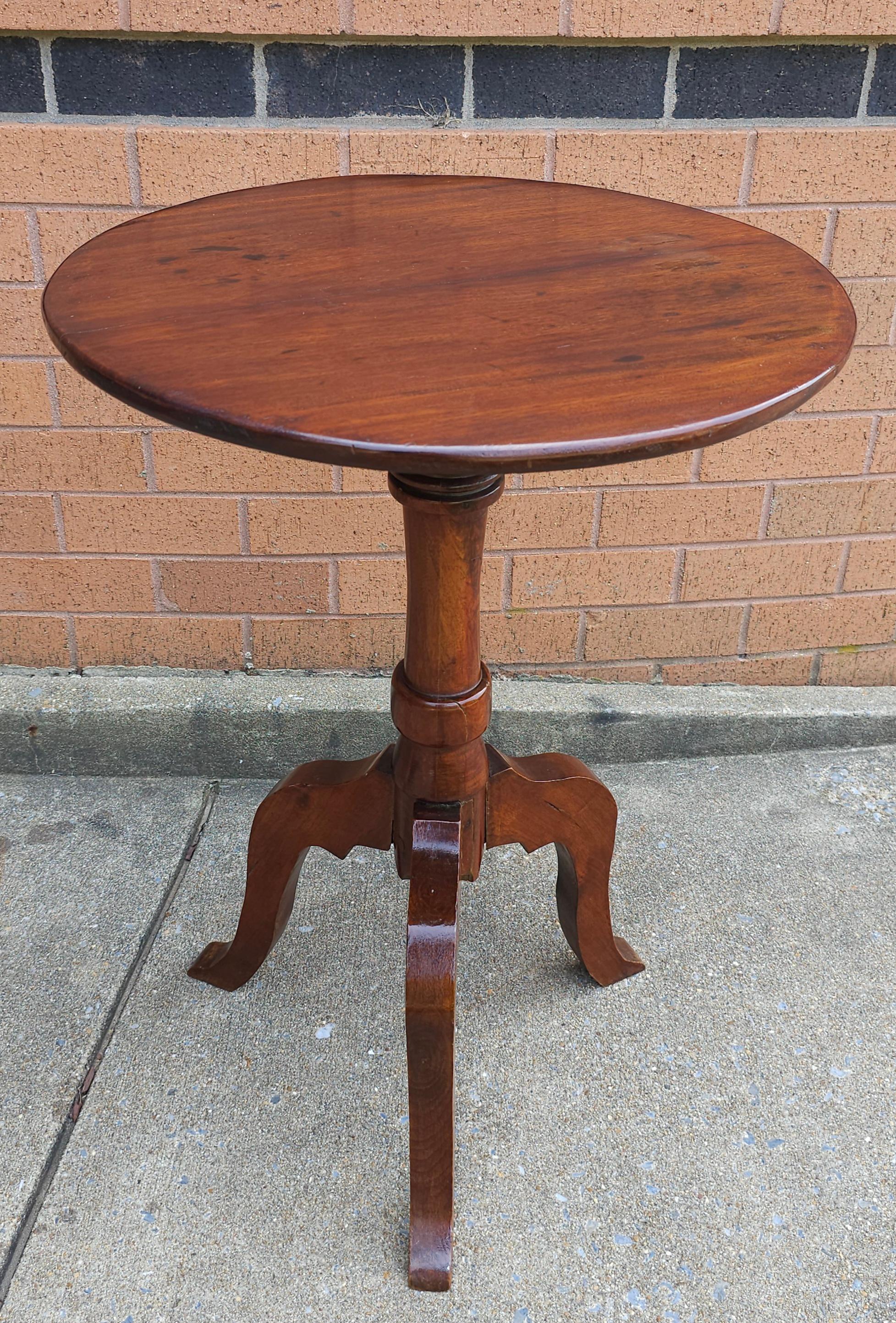 19. Jahrhundert Mahagoni Pedestal Tripod Candle Stand Beistelltisch (amerikanisch) im Angebot