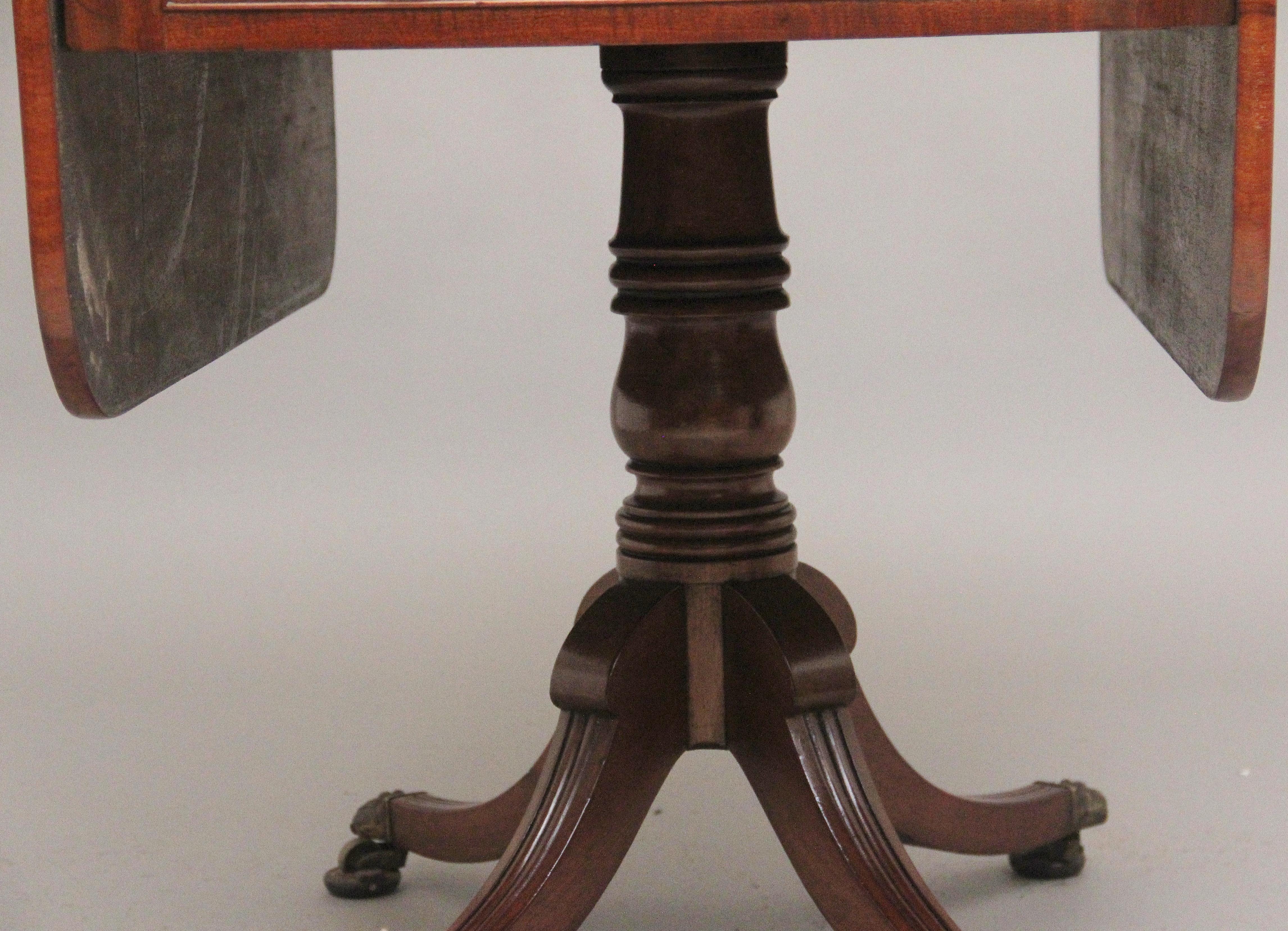 Table Pembroke en acajou du 19e siècle en vente 6