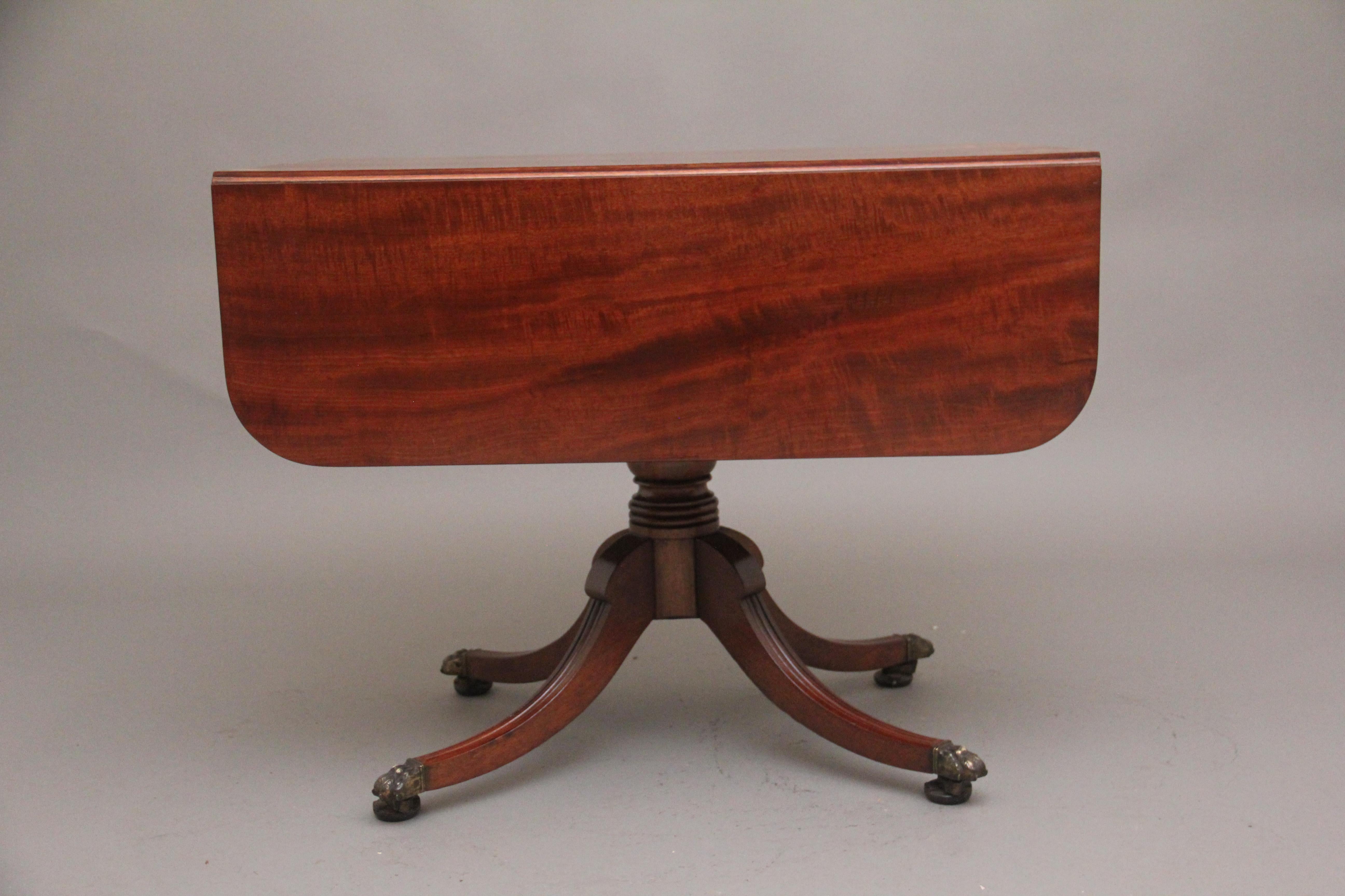 Acajou Table Pembroke en acajou du 19e siècle en vente