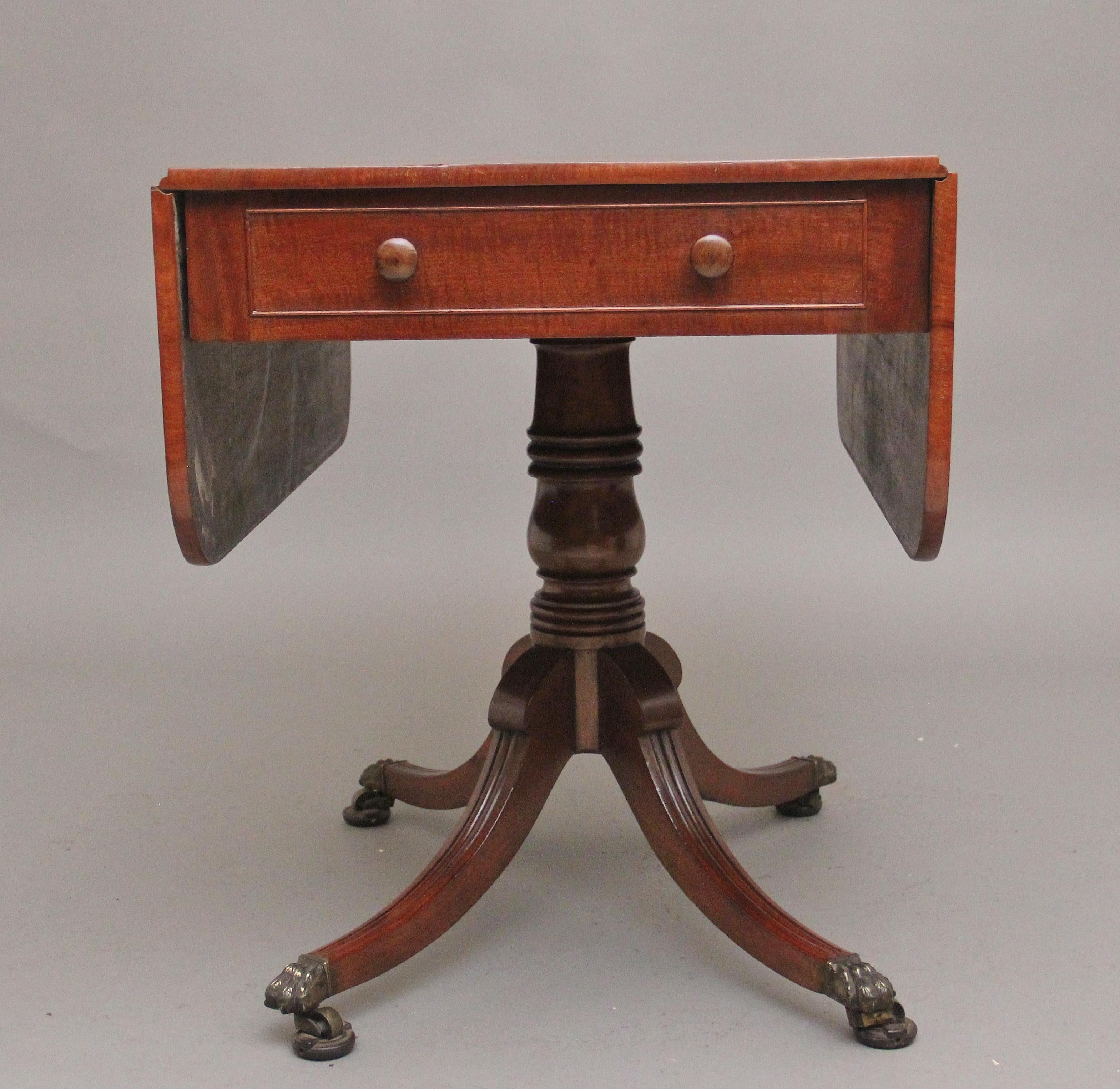 Table Pembroke en acajou du 19e siècle en vente 1