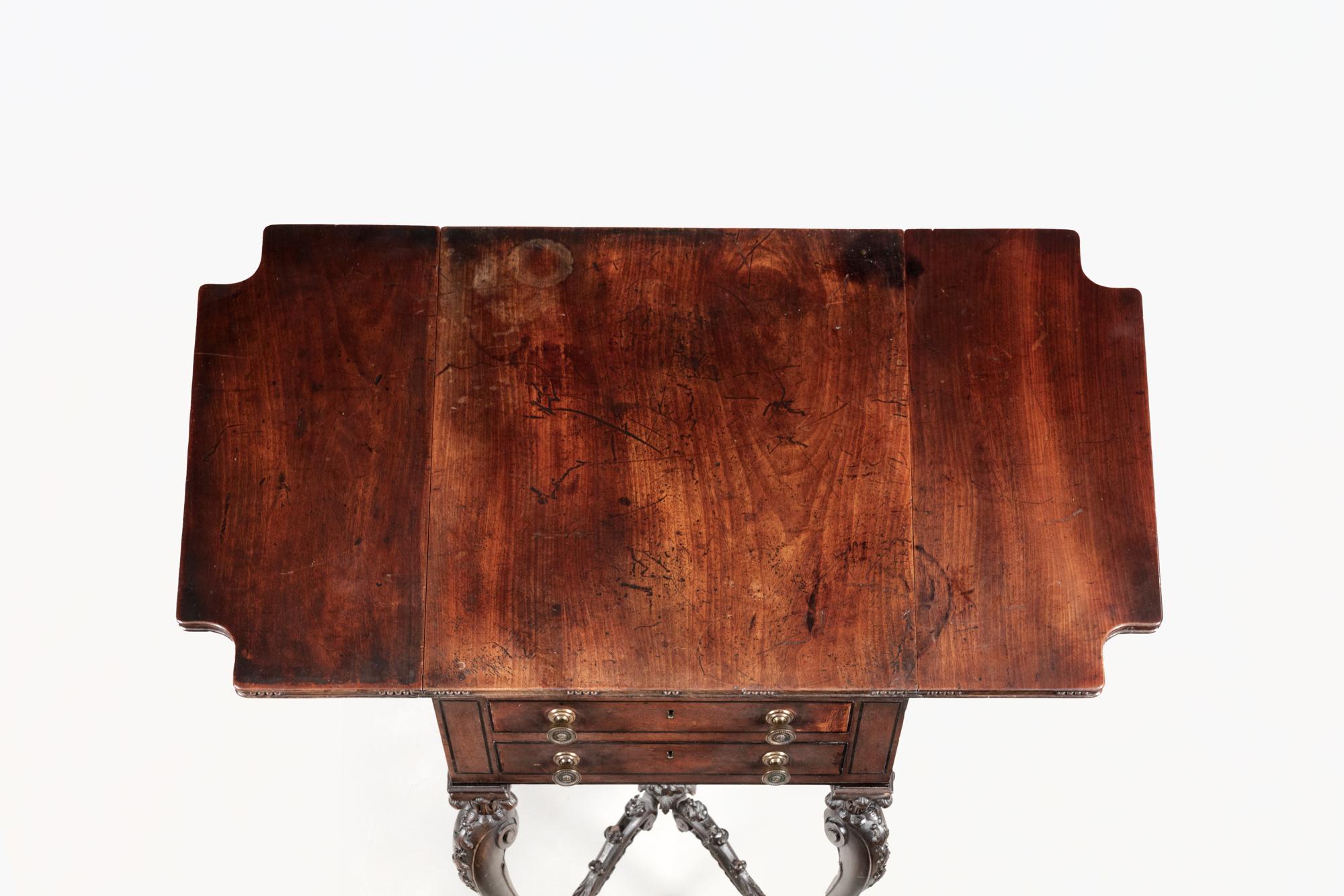 Mahagoni-Pembroke-Tisch des 19. Jahrhunderts mit Beinen im Chippendale-Stil im Angebot 1