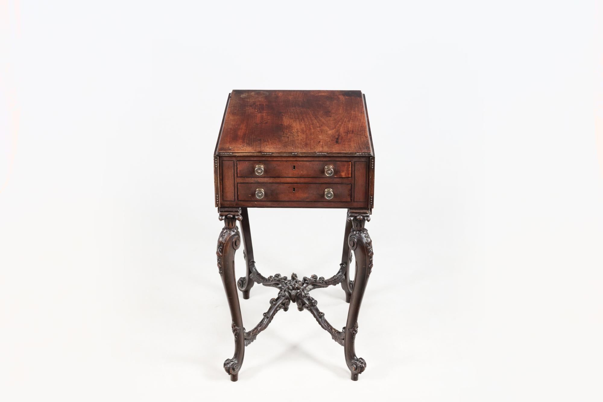 Mahagoni-Pembroke-Tisch des 19. Jahrhunderts mit Beinen im Chippendale-Stil im Angebot 2