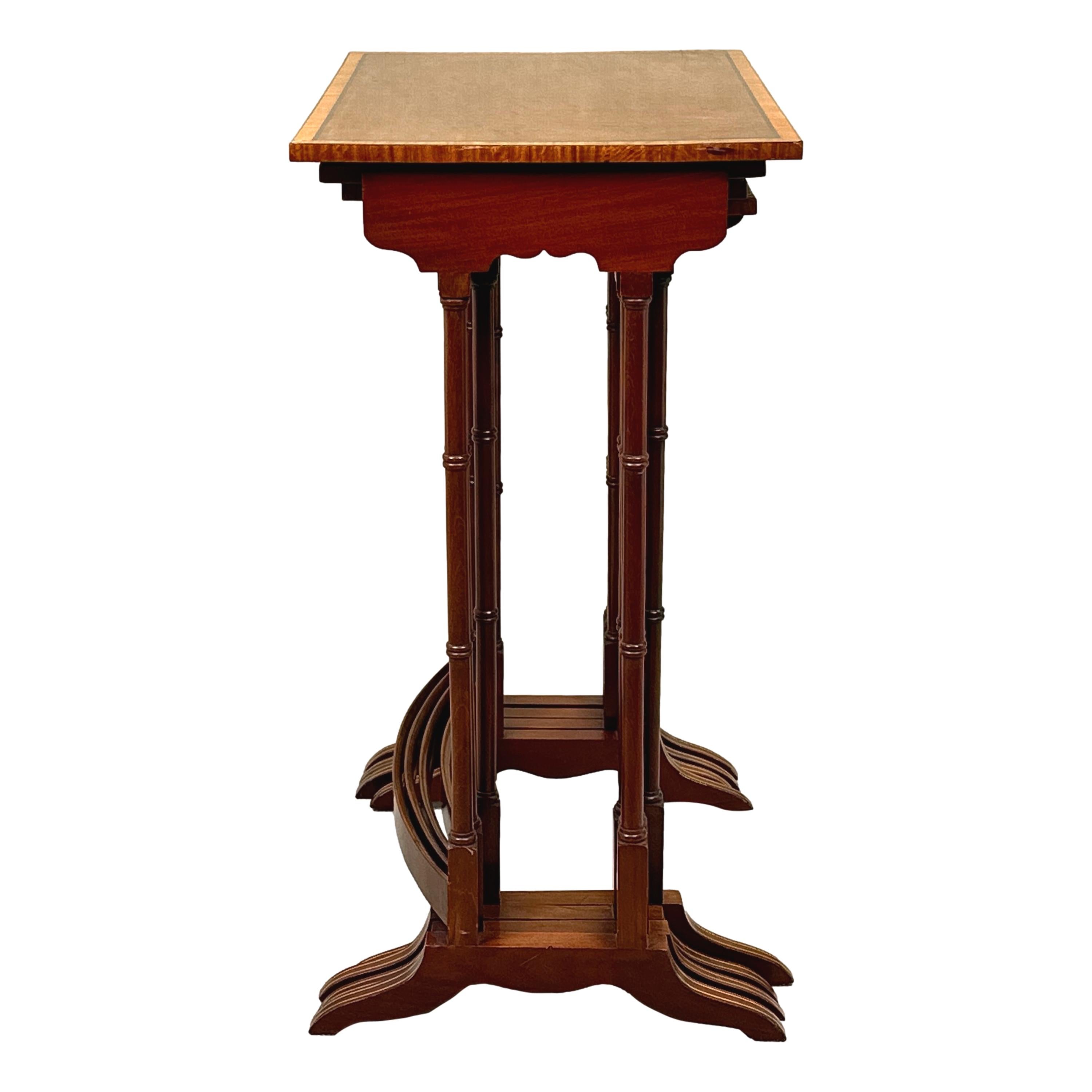 XIXe siècle Tables basses Quartetto en acajou du 19e siècle en vente