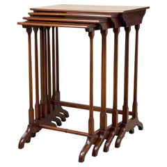 19. Jahrhundert Mahagoni Quartetto Nest von vier Couchtischen