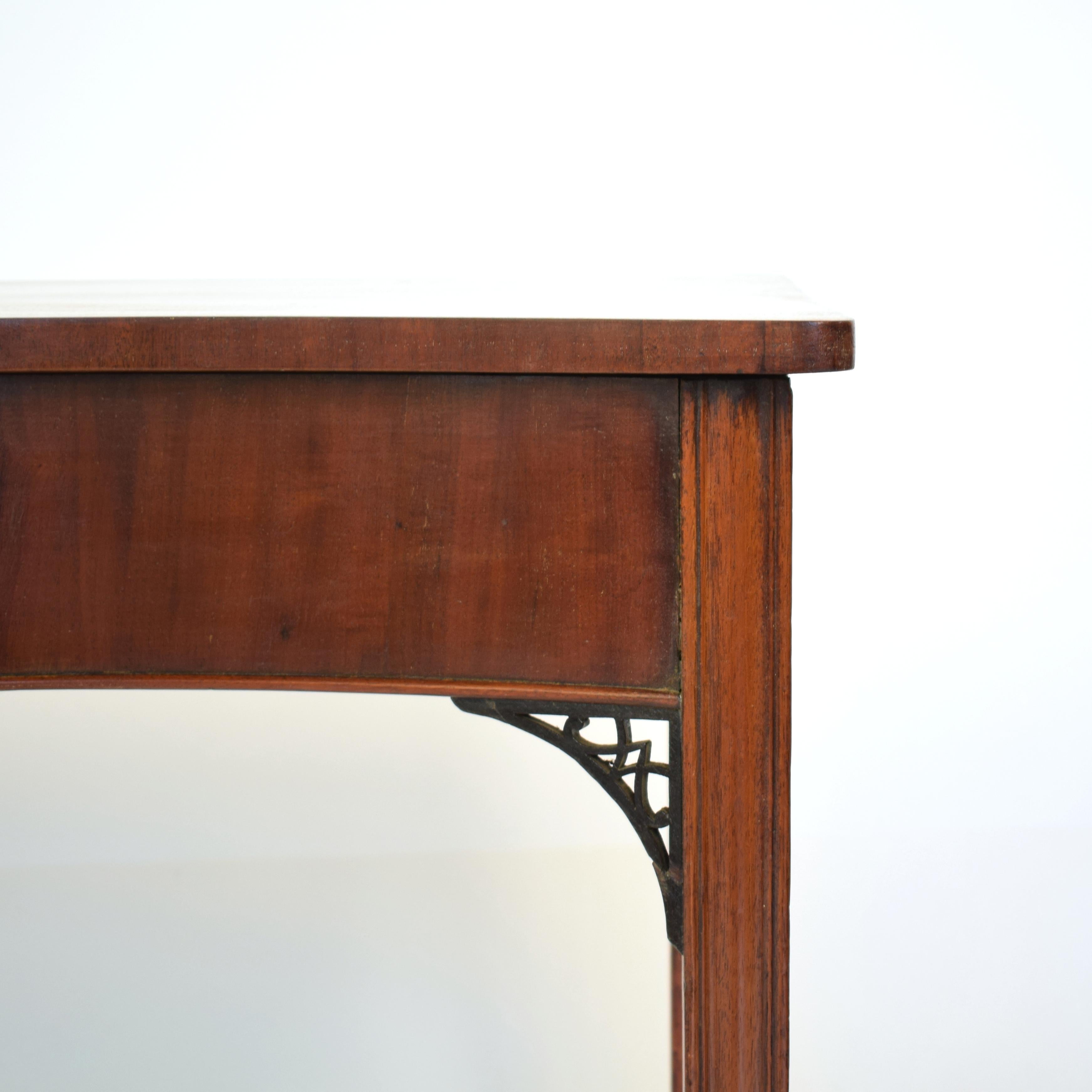 19th Century Mahogany Regency Serpentine Bowed Front Console Serving Table, 1810 In Good Condition In Berlin, DE