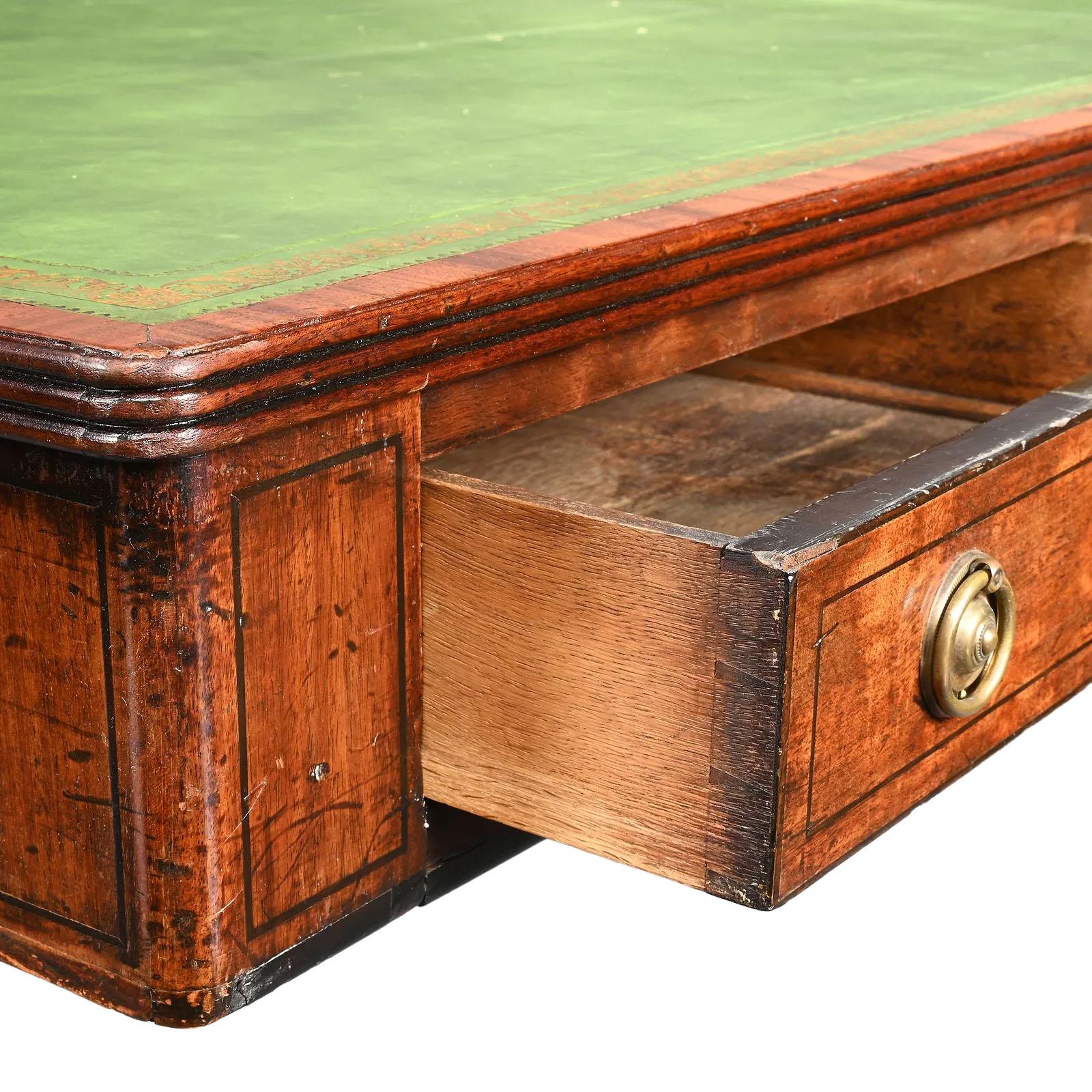 19th Century Mahogany Regency Writing / Library Table in vendita 1