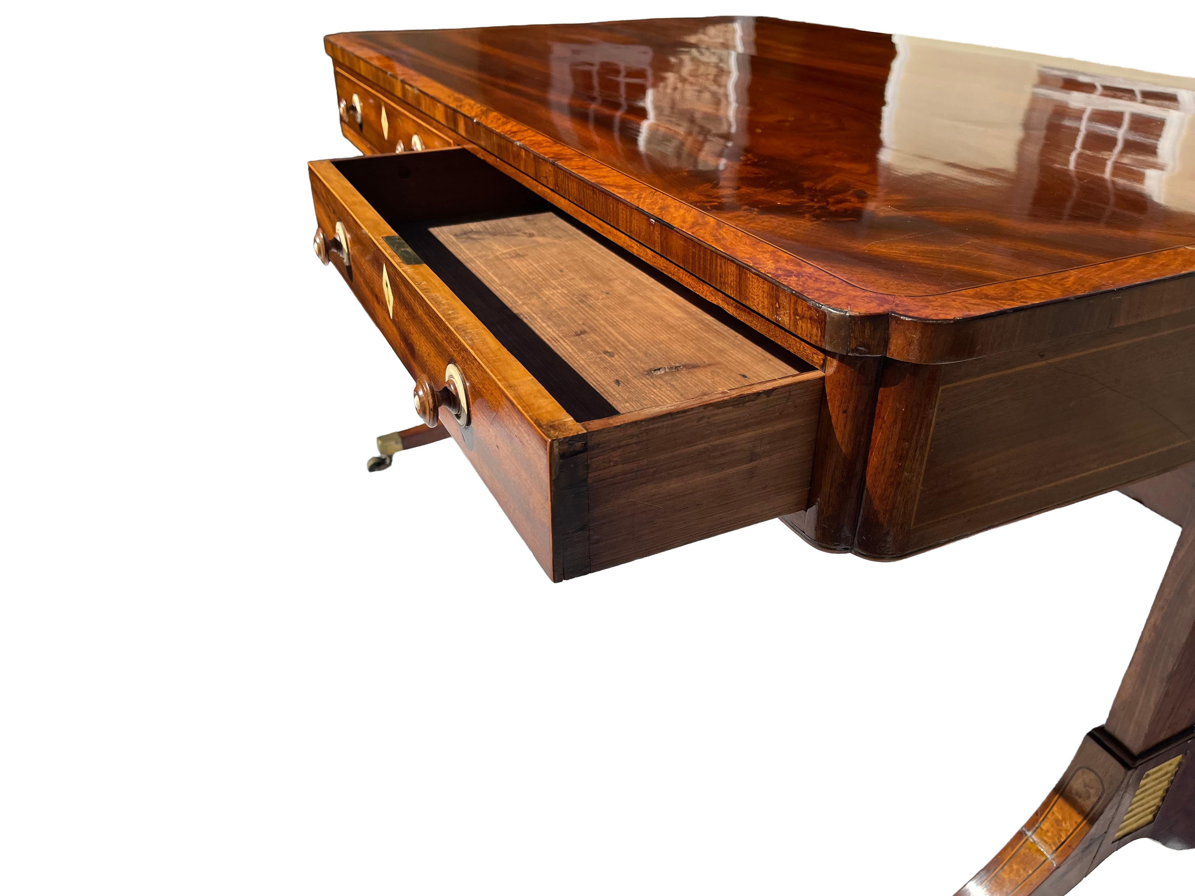 19th Century Mahogany Regency Writing Table Inglés en venta