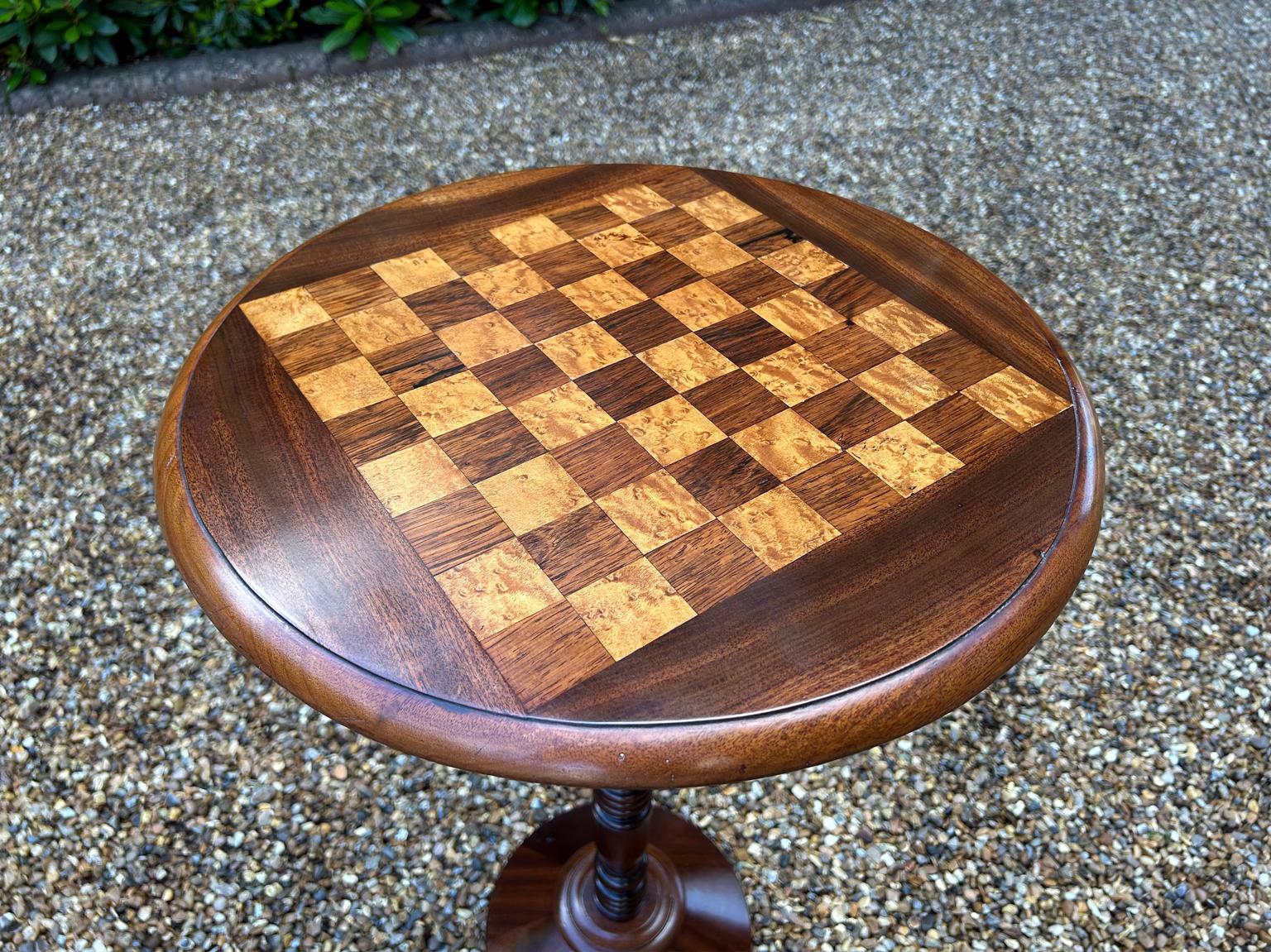 19th Century Mahogany & Rosewood Circular Chess Table In Good Condition In Richmond, Surrey