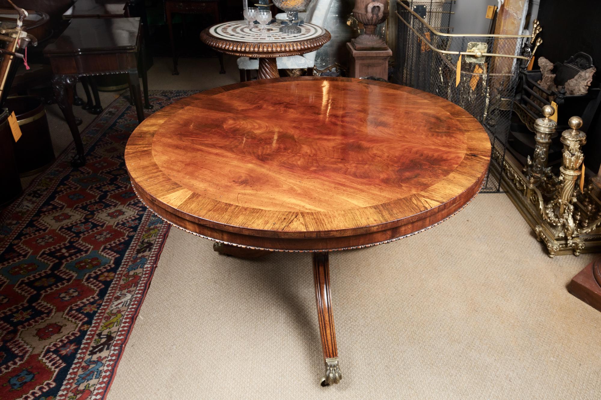 19th Century Mahogany & Rosewood Tip-Up Dining Table In Excellent Condition For Sale In Dublin 8, IE