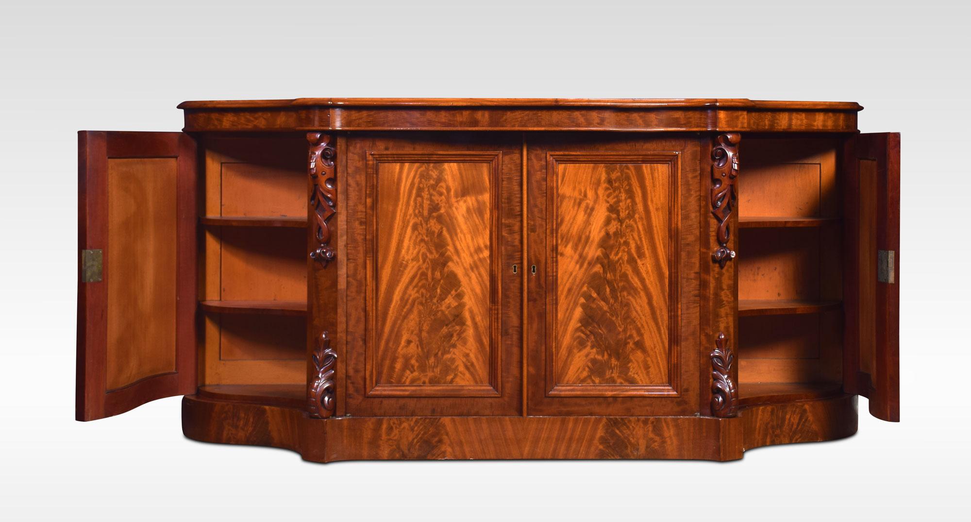 19th Century Mahogany Serpentine Fronted Sideboard In Good Condition In Cheshire, GB