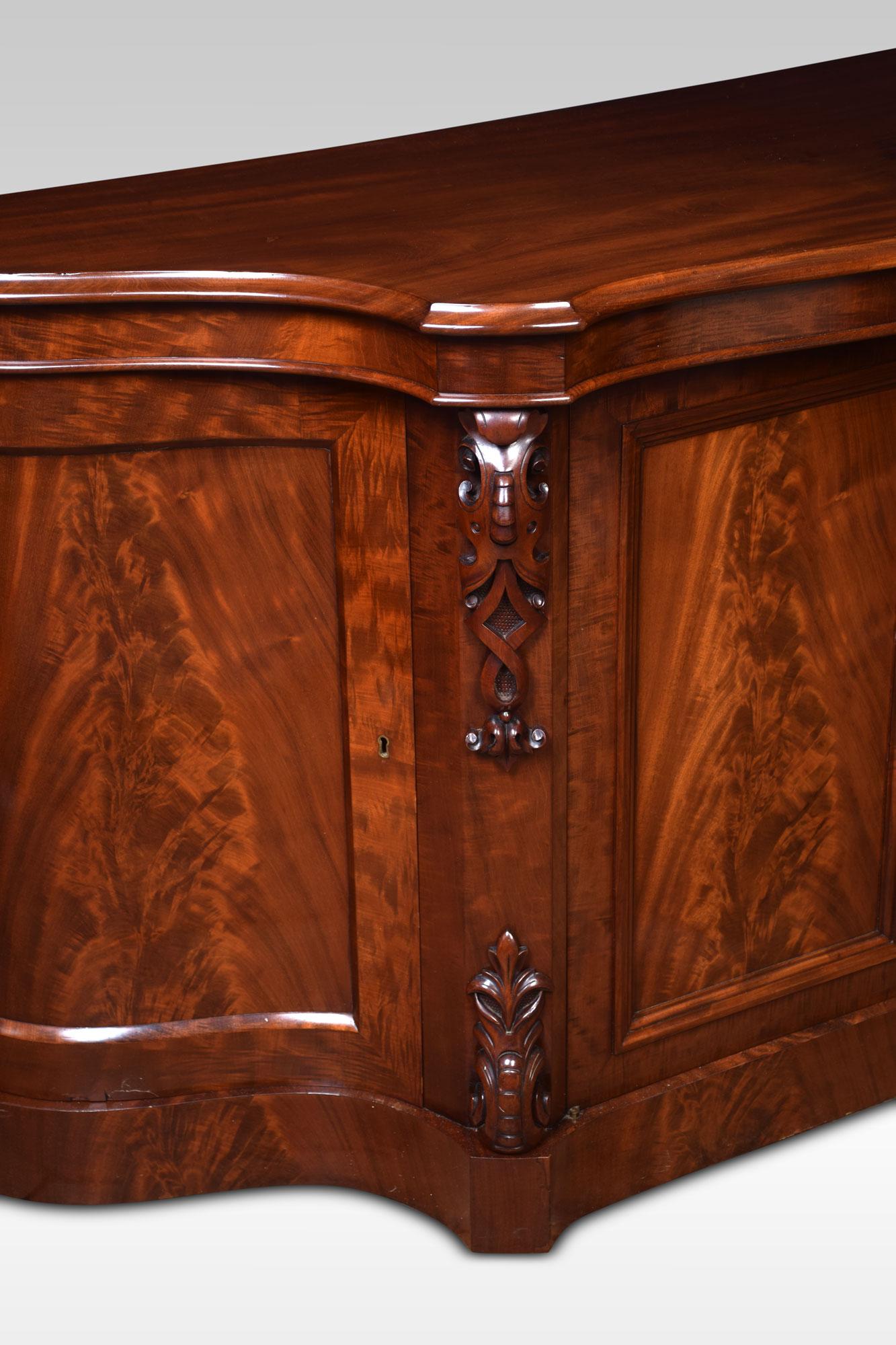 19th Century Mahogany Serpentine Fronted Sideboard 3