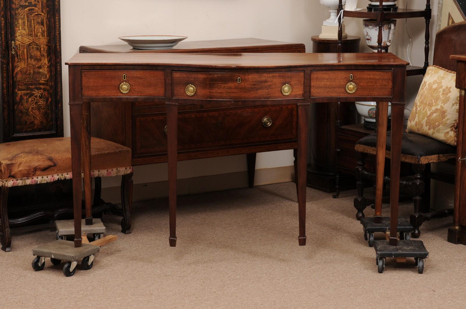 19th Century Mahogany Serving Serpentine Table with 3 Drawers For Sale 10