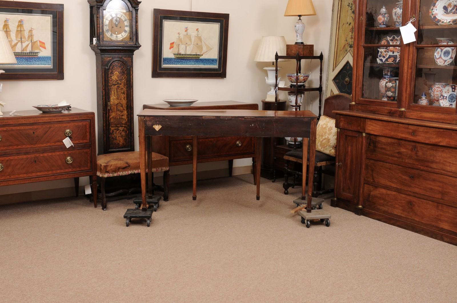 19th Century Mahogany Serving Serpentine Table with 3 Drawers For Sale 6