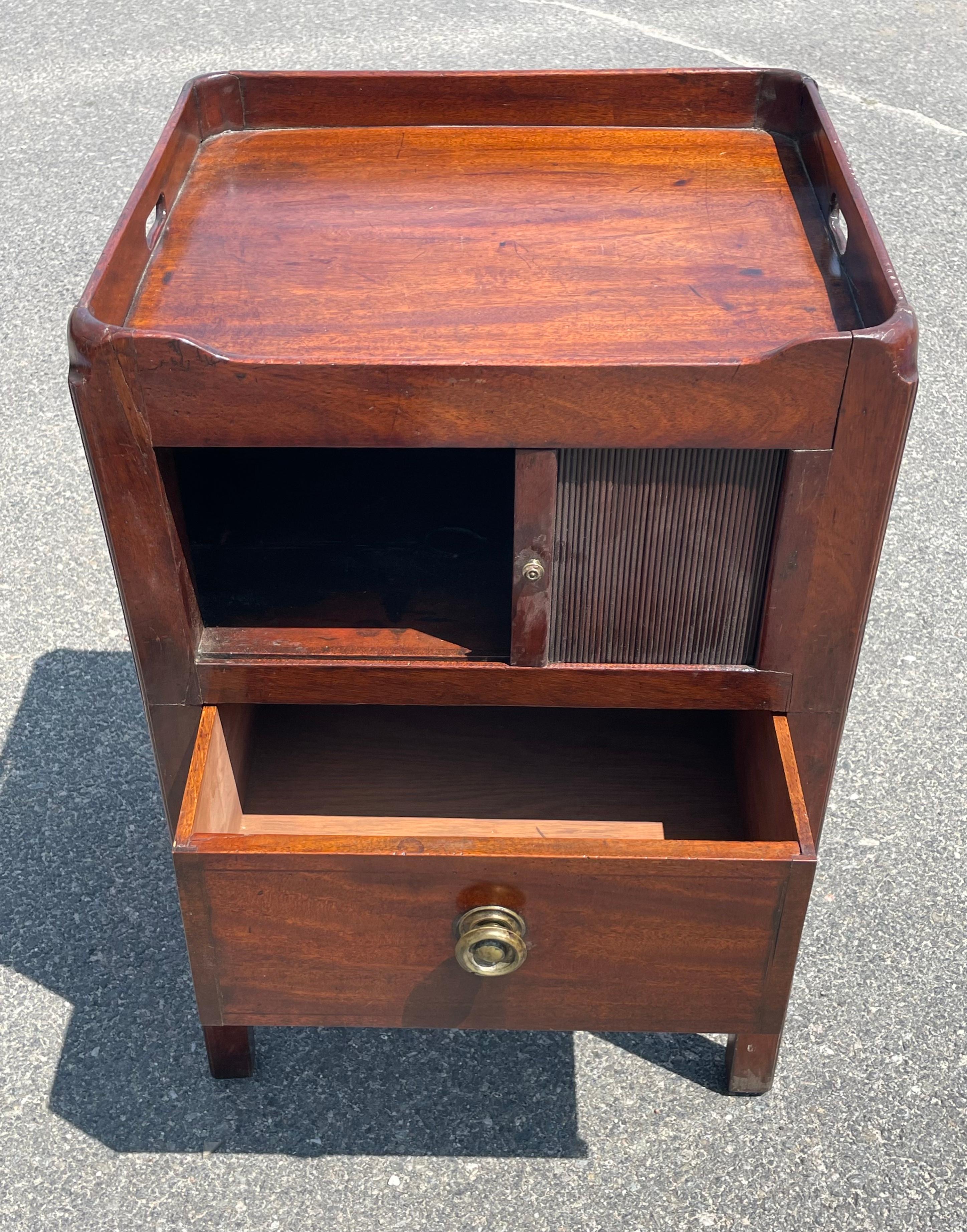19th Century Mahogany Sewing Stand/Work Table In Good Condition For Sale In Nantucket, MA