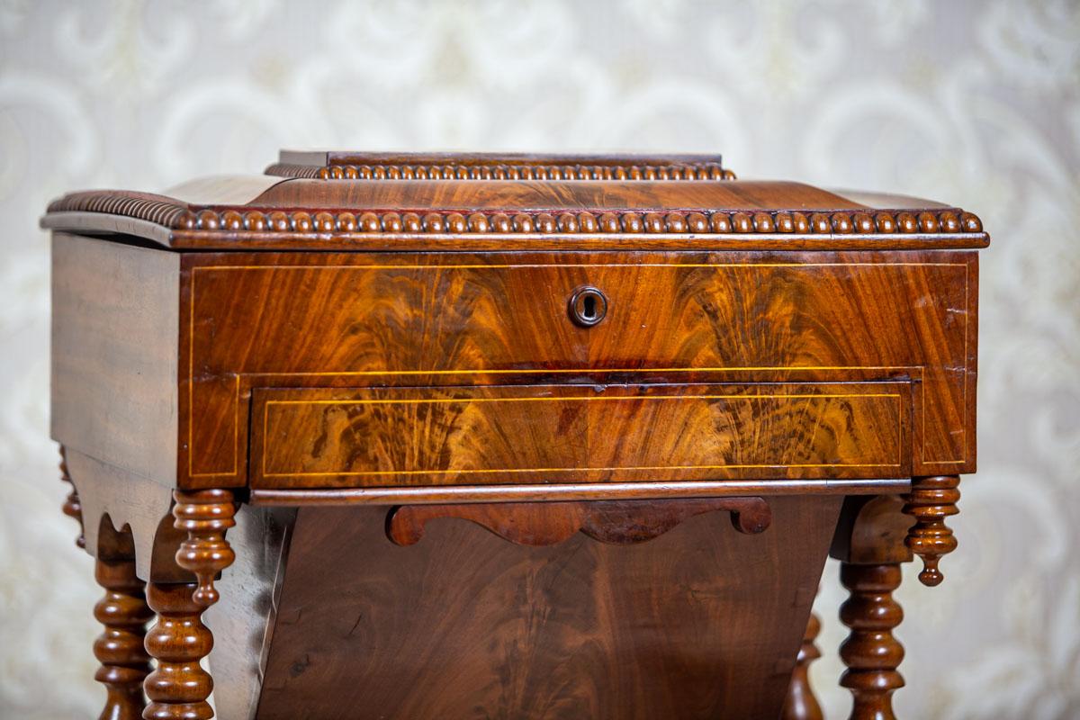 19th Century Mahogany Sewing Table In Good Condition In Opole, PL