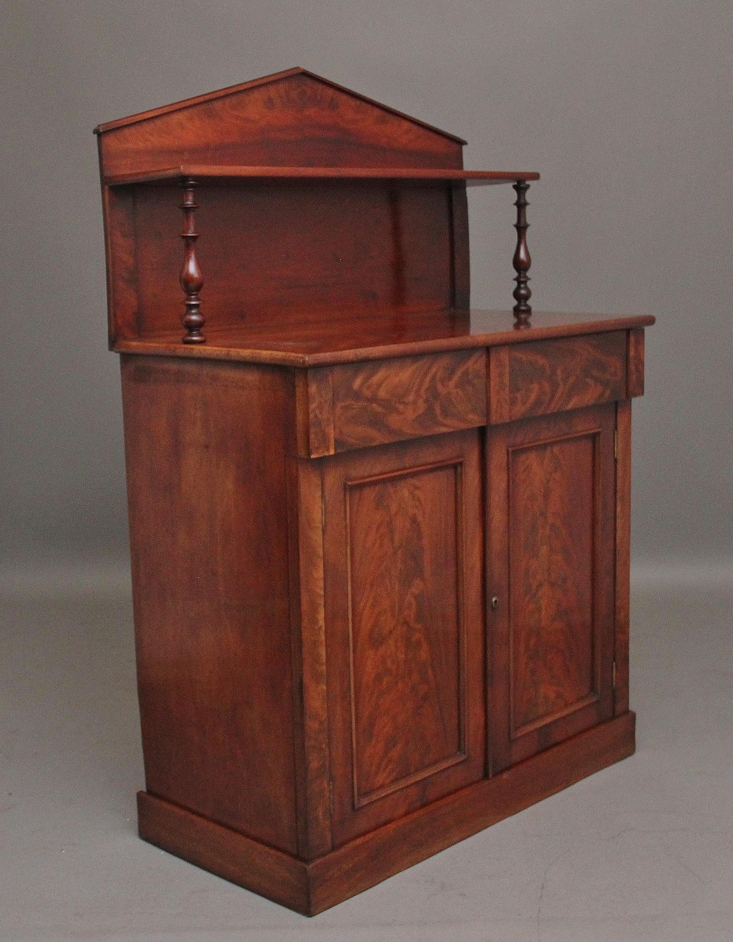 19th Century mahogany side cabinet In Good Condition For Sale In Martlesham, GB