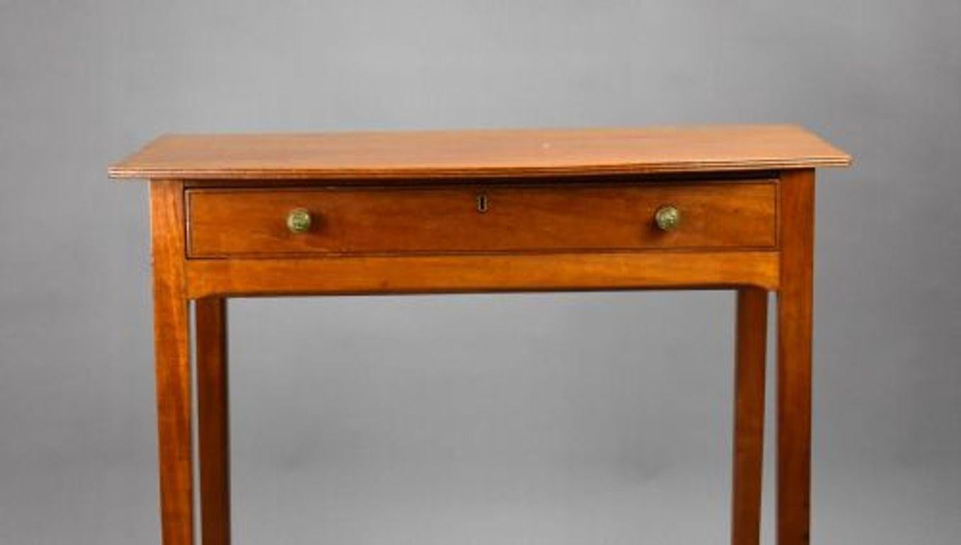 English 19th Century Mahogany Side Table For Sale