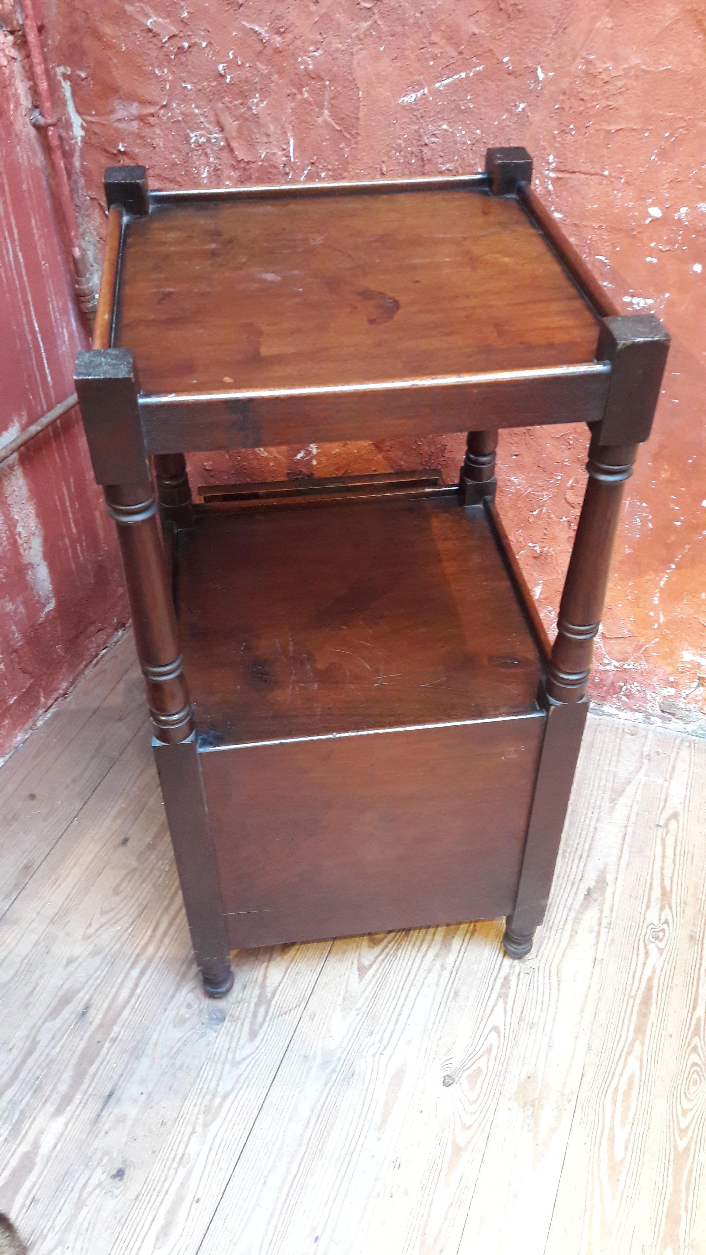 19th Century Mahogany Sidetable In Fair Condition For Sale In Antwerp, Antwerp