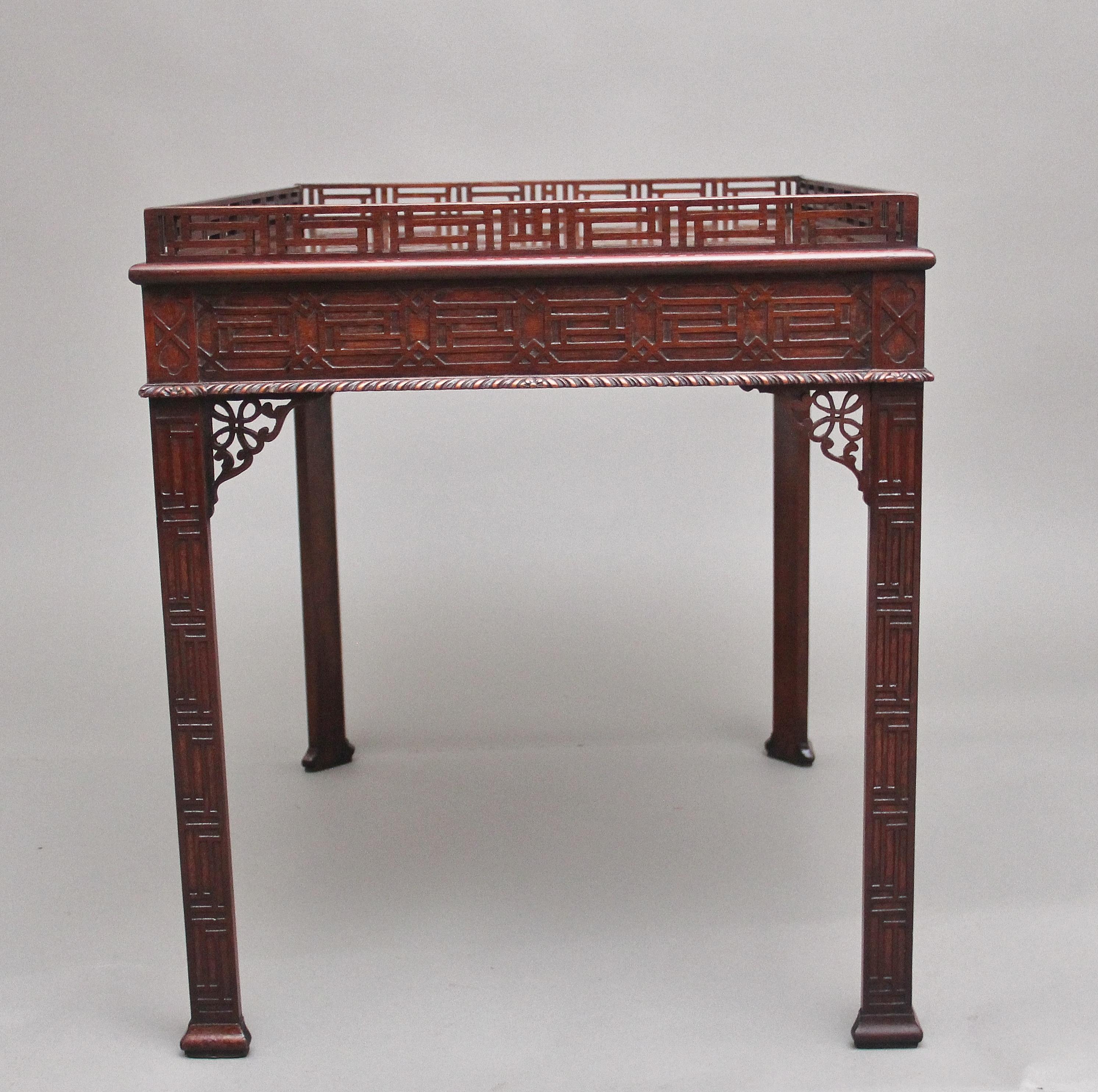 Mahagoni-Silbertisch aus dem 19. Jahrhundert  im Angebot 1