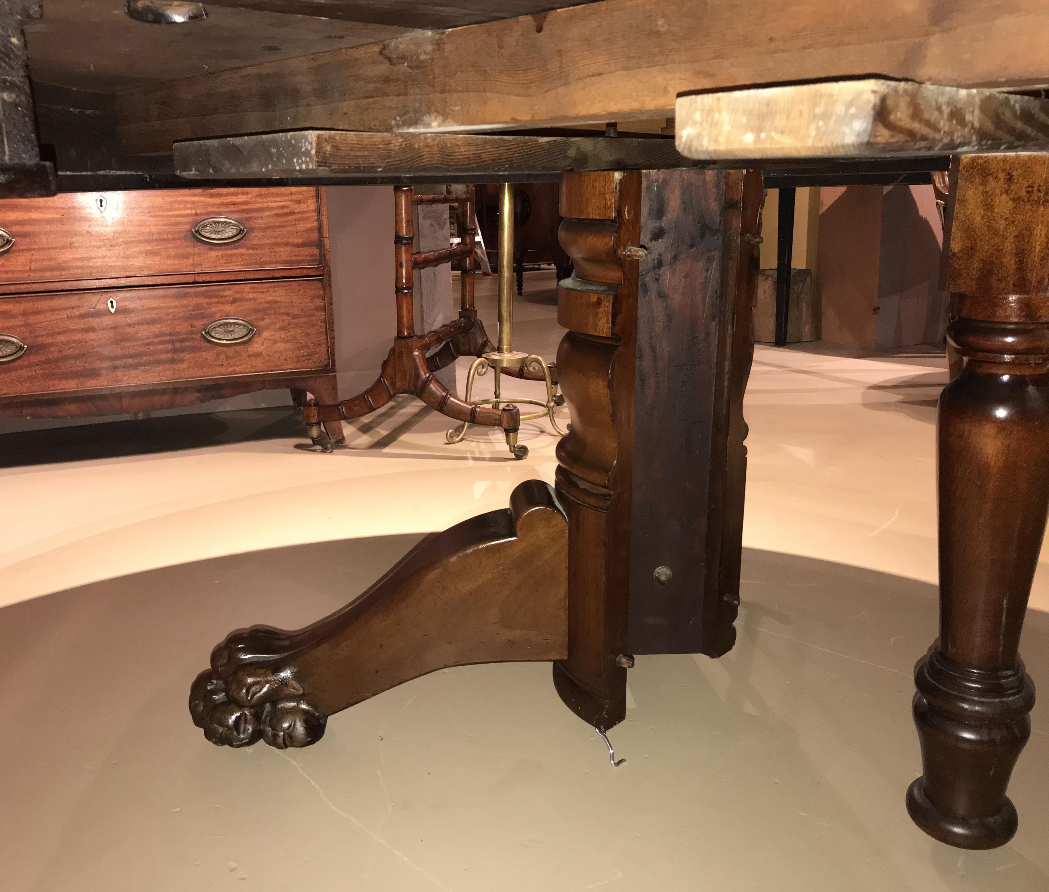 Hand-Carved 19th Century Mahogany Split Pedestal Round Dining Table with Splendid  Paw Feet