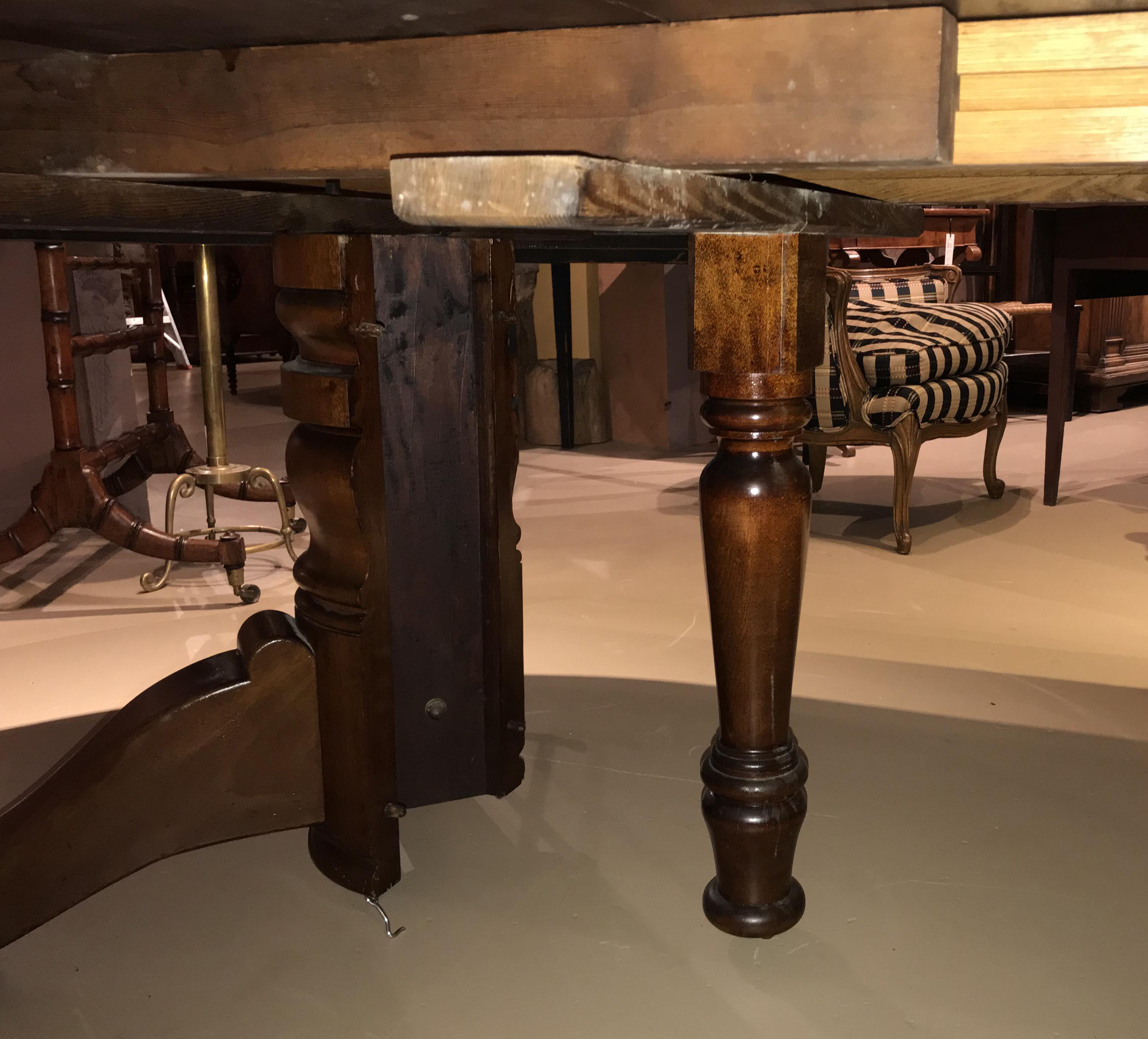 19th Century Mahogany Split Pedestal Round Dining Table with Splendid  Paw Feet In Good Condition In Milford, NH
