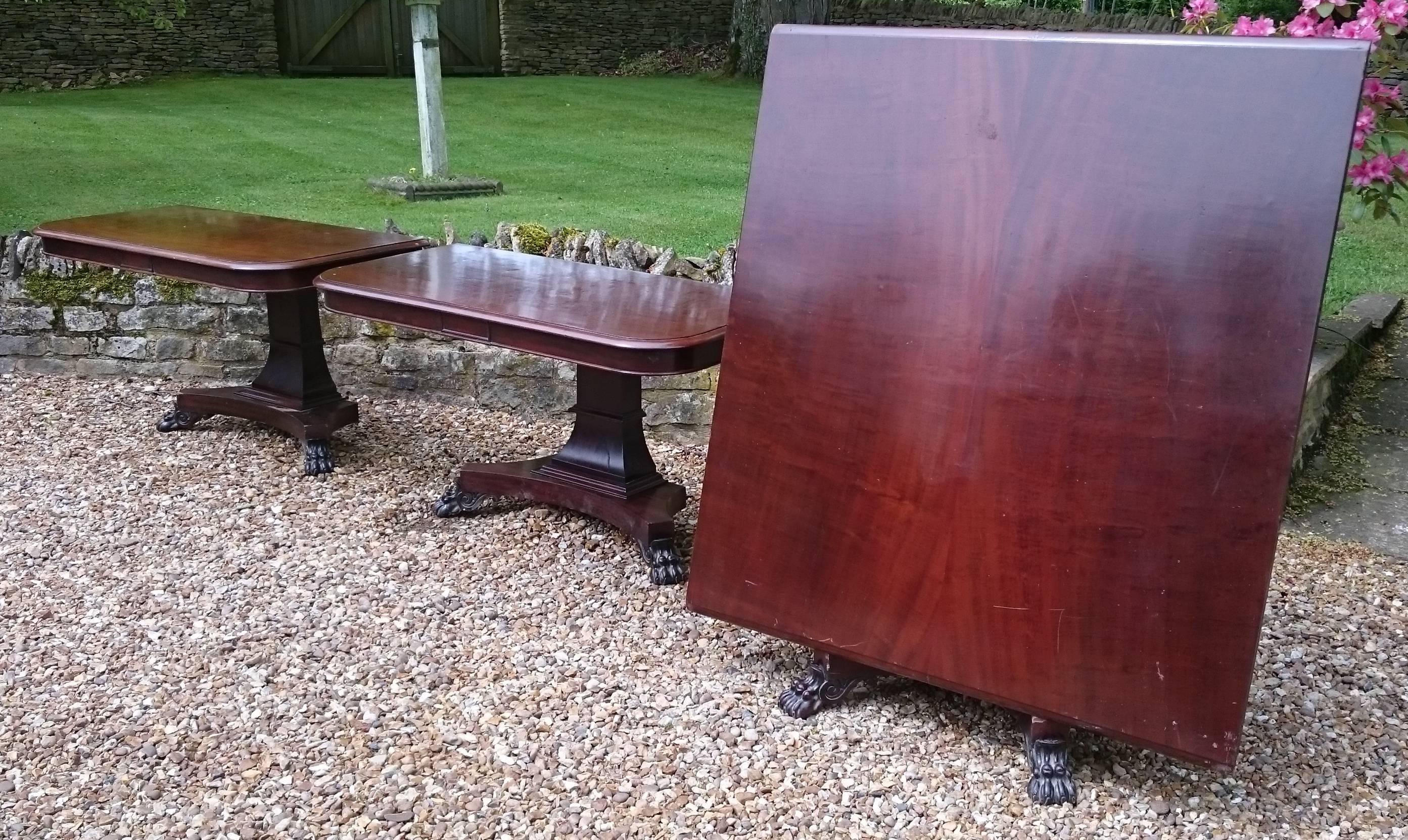 19th Century Mahogany Three Pedestal Dining Table For Sale 7